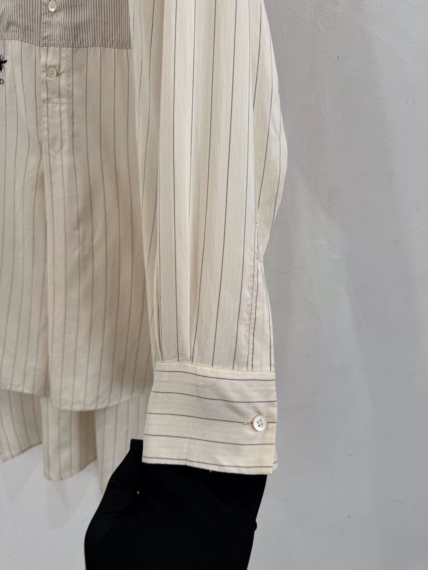 Dior Dior Gray White Striped Bee CD Logo Shirt Size XXS / US 00 / IT 34 - 3 Thumbnail