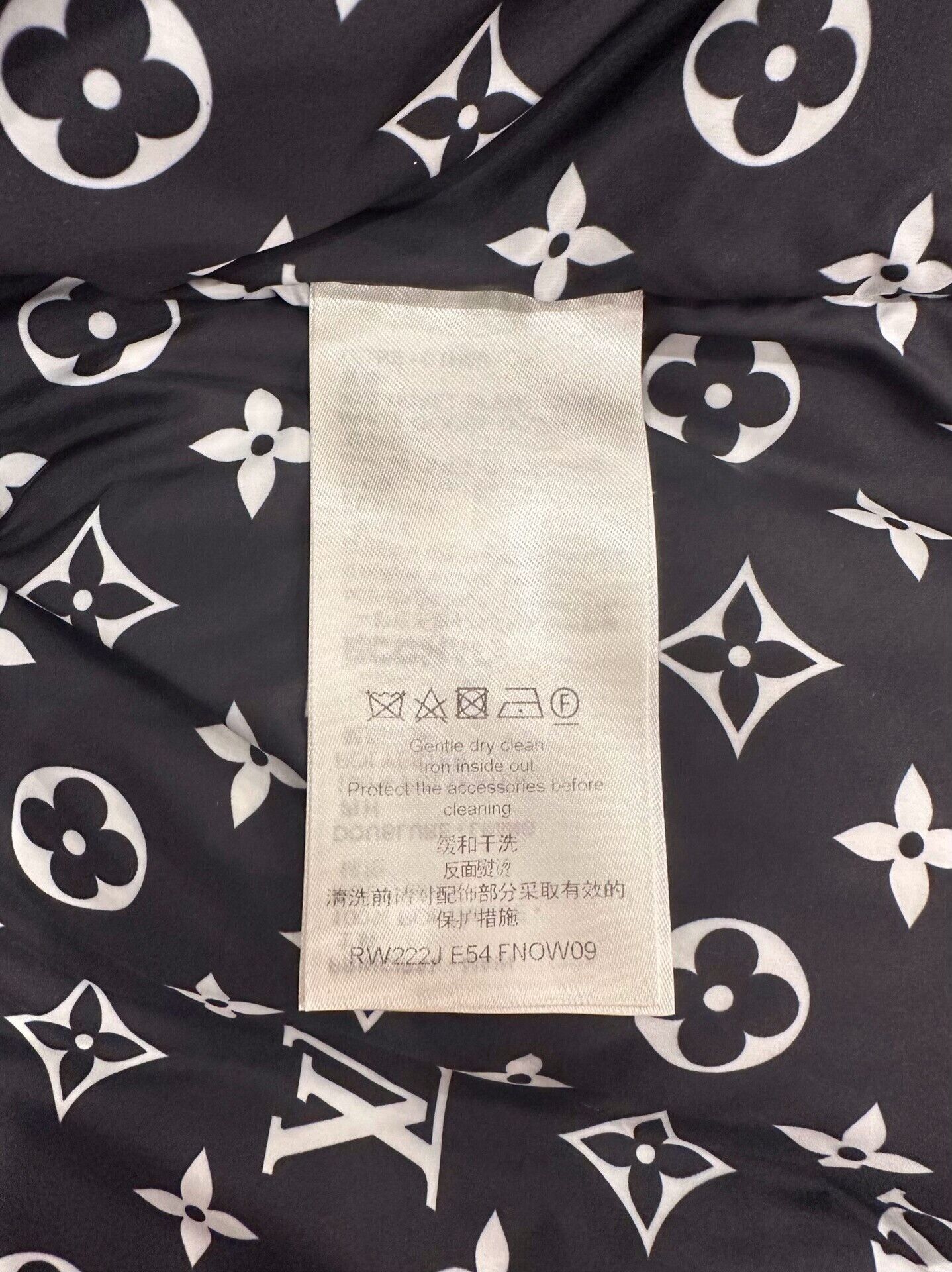 Louis Vuitton Louis Vuitton Capsule Women's Black Monogram Down Jacket Size XS / US 0-2 / IT 36-38 - 7 Thumbnail