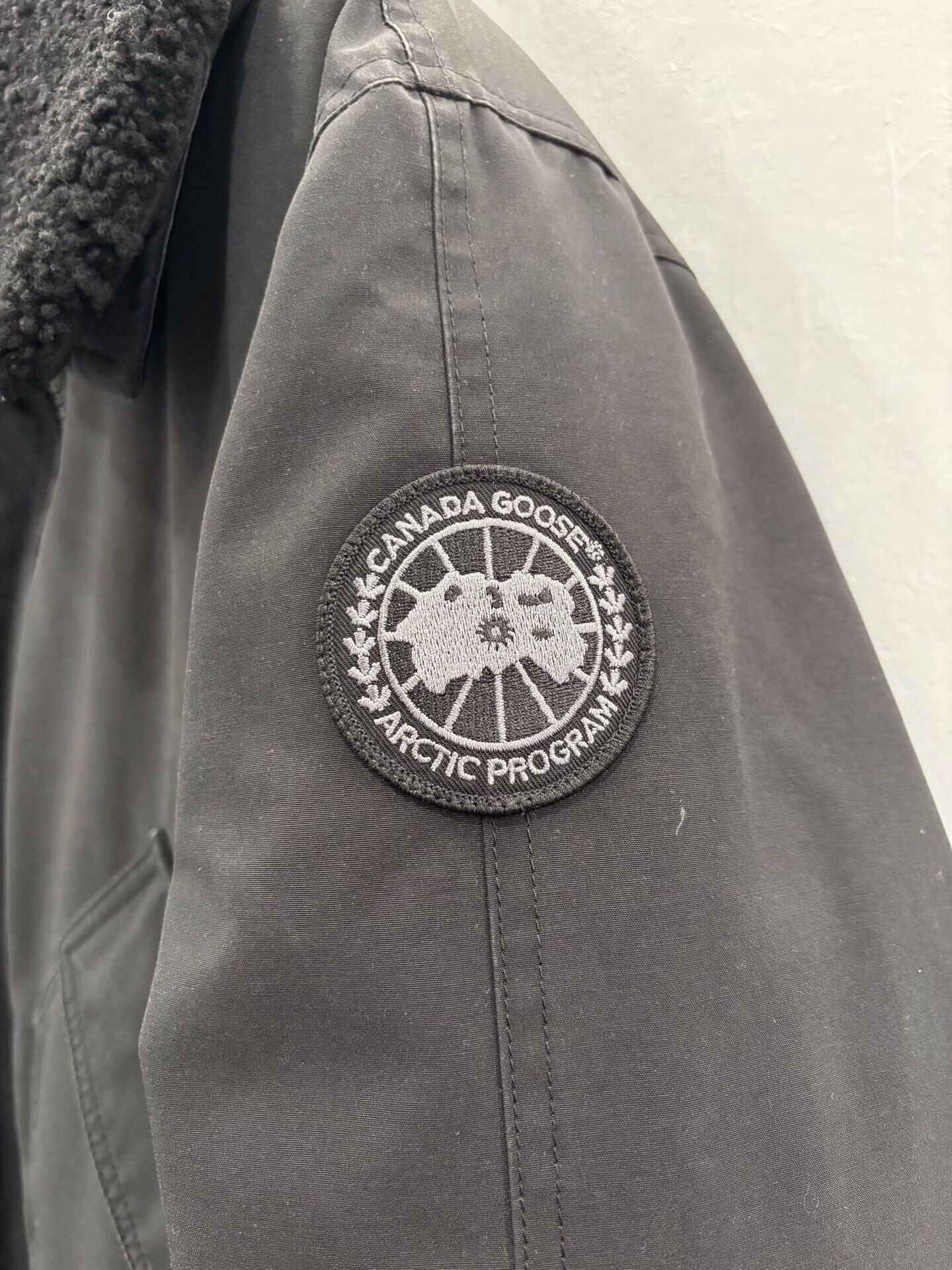 Canada Goose Canada Goose Bromley Men's Down Jacket Size US XL / EU 56 / 4 - 4 Thumbnail