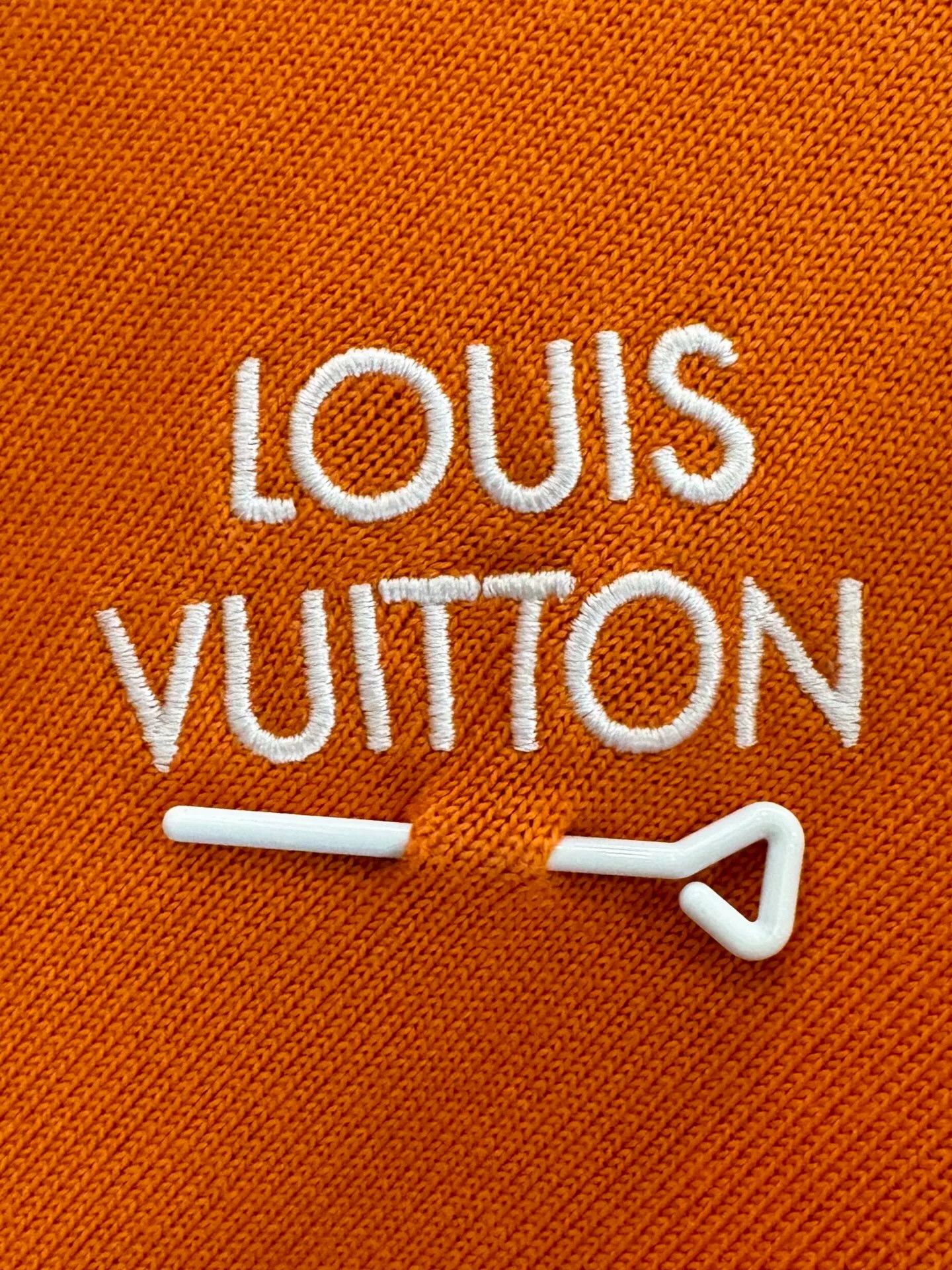 Louis Vuitton Louis Vuitton Orange Embroidered Logo Men's Tee Size US M / EU 48-50 / 2 - 4 Thumbnail