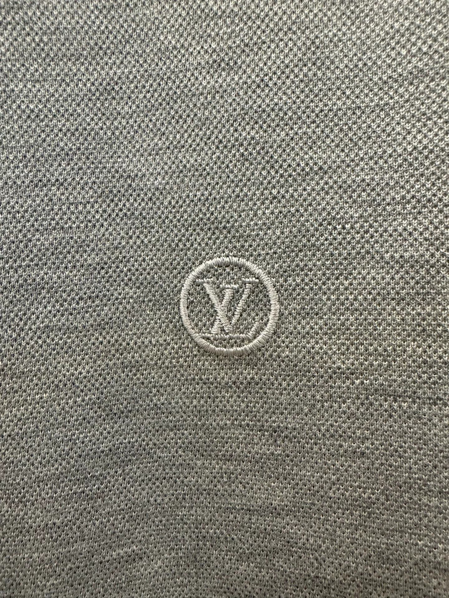 Louis Vuitton LV Men's Gray Logo Short Sleeve Tee S Size US S / EU 44-46 / 1 - 3 Thumbnail