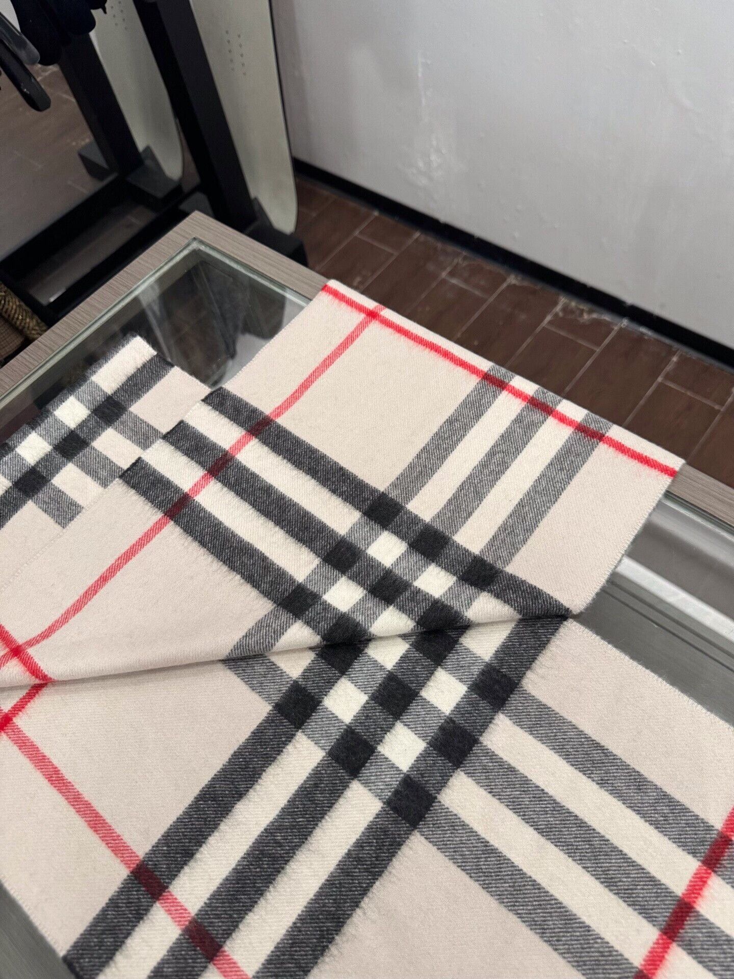 Burberry Burberry Beige Check Cashmere Scarf Size ONE SIZE - 6 Thumbnail