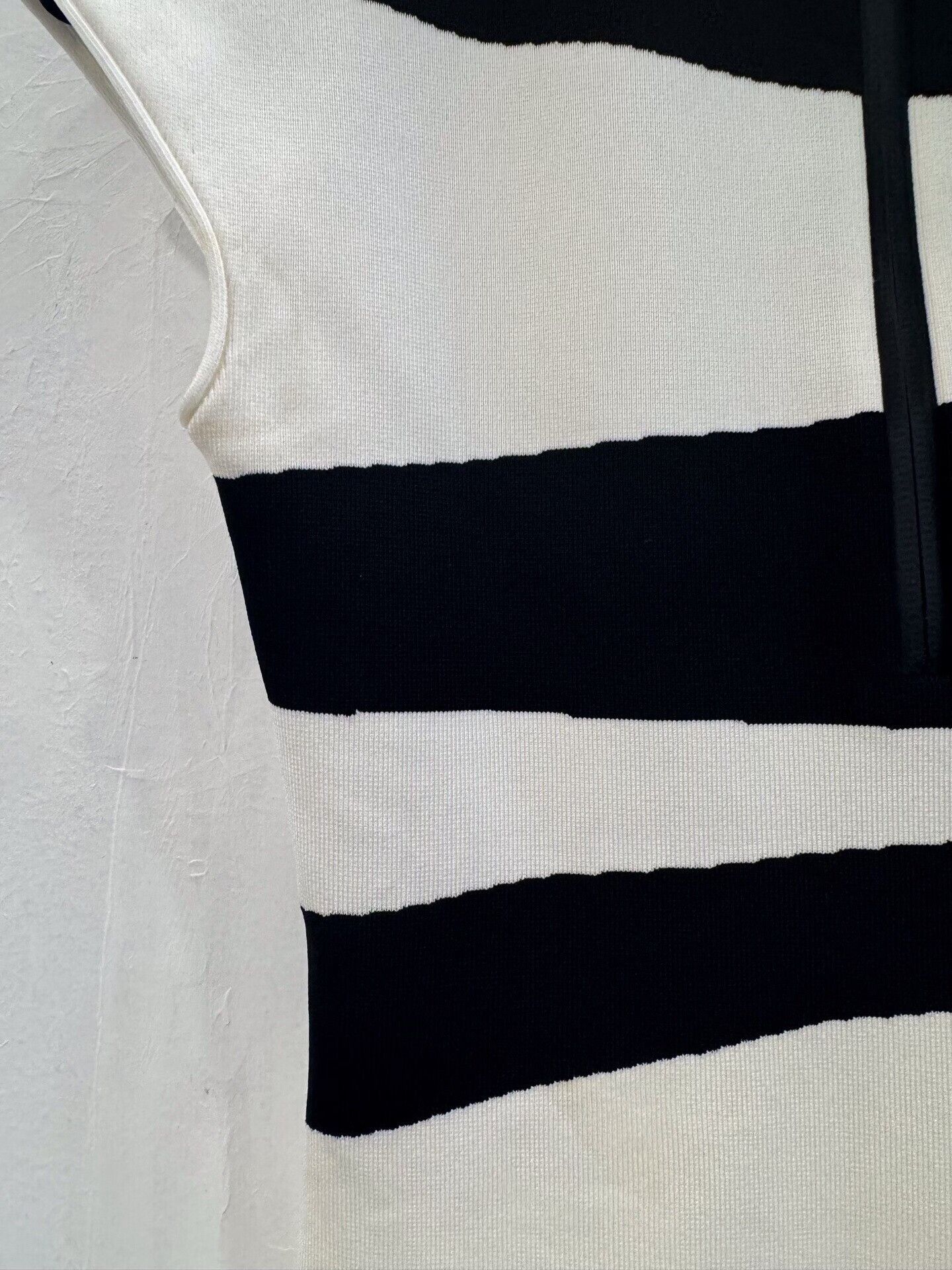 Louis Vuitton Louis Vuitton Black White Irregular Stripe Sleeveless Knit Size XS / US 0-2 / IT 36-38 - 5 Thumbnail
