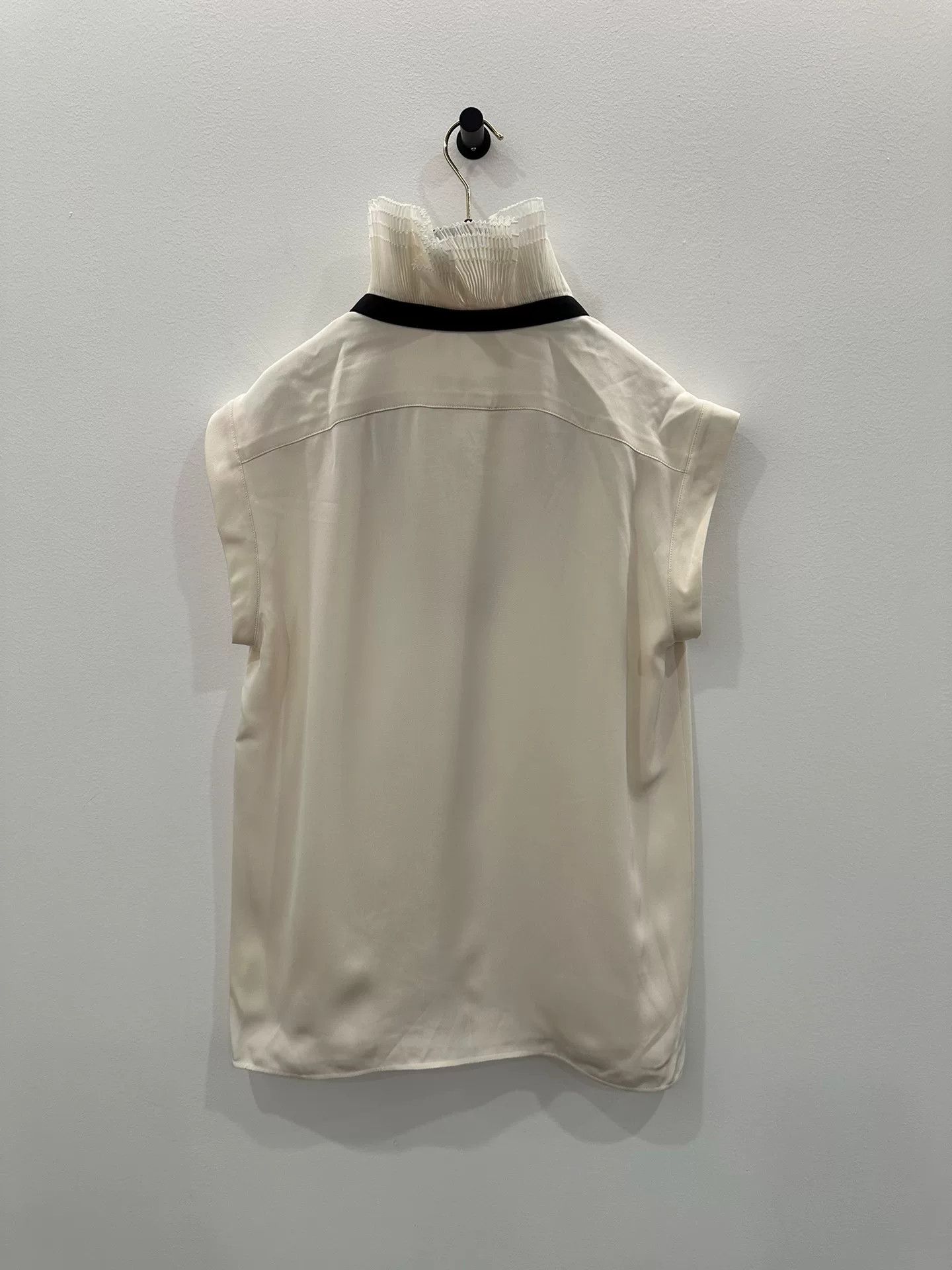 Chanel Chanel Vintage Sleeveless Blouse Size S / US 4 / IT 40 - 3 Thumbnail