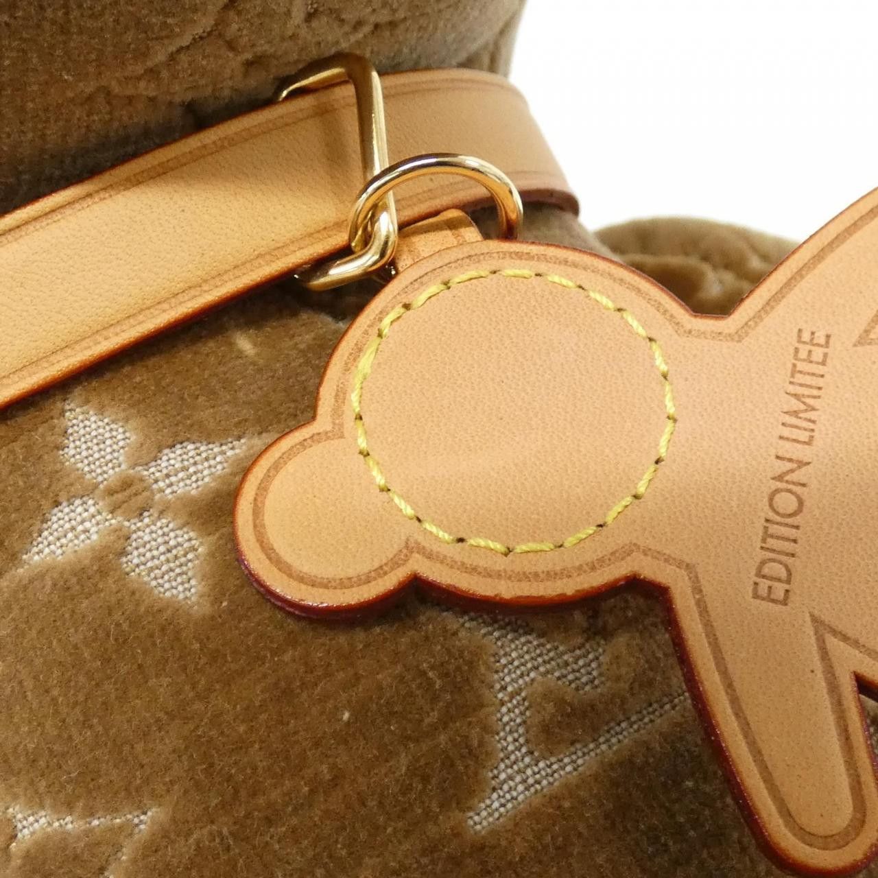 Louis Vuitton Louis Vuitton Louis Vuitton Doudou Teddy Bear Velour Ornament Textile Other GI0739 DUTY FREE for USA Size ONE SIZE - 9 Thumbnail