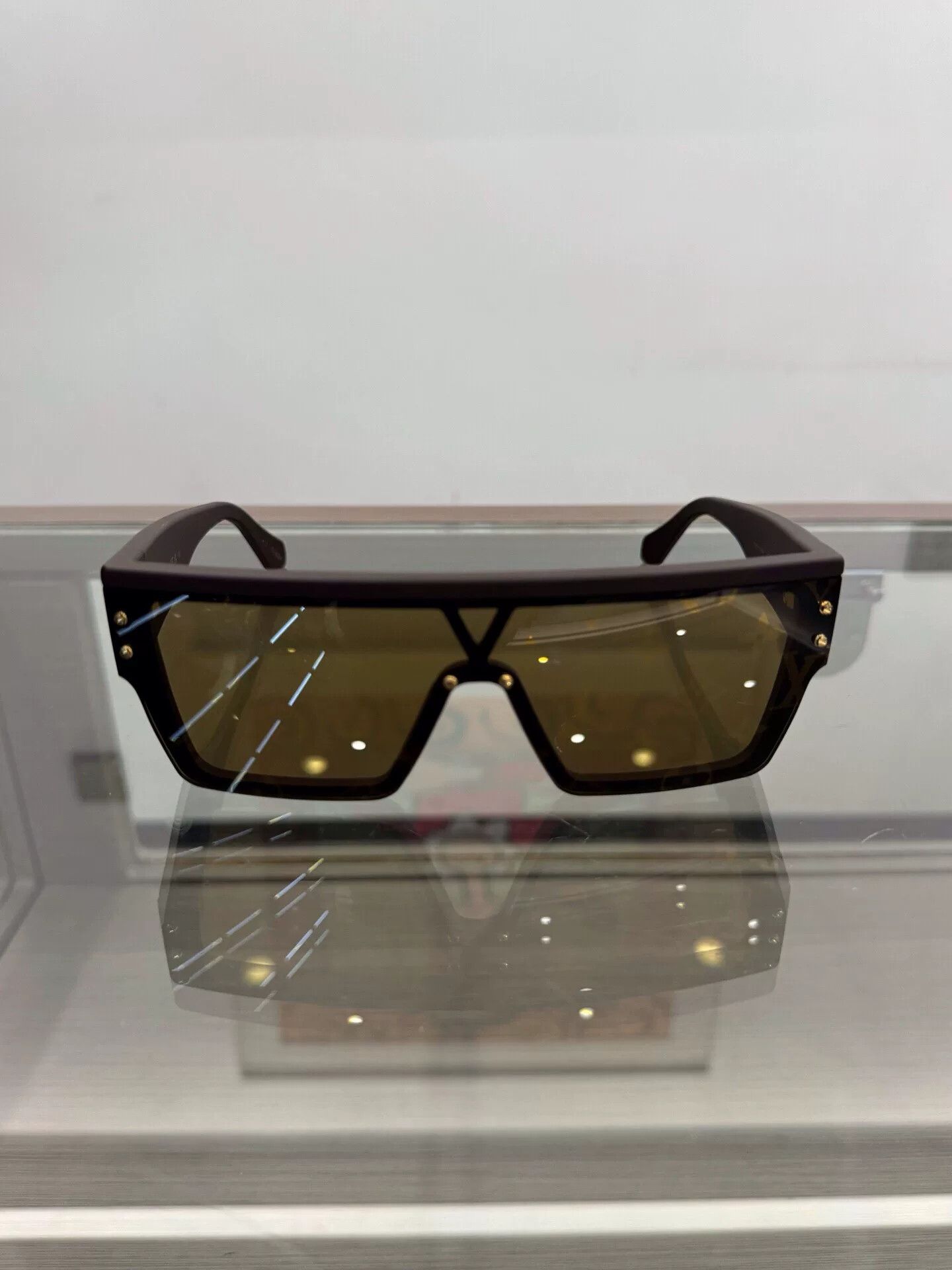 Louis Vuitton Louis Vuitton Waimea L Square Sunglasses Size ONE SIZE - 4 Thumbnail