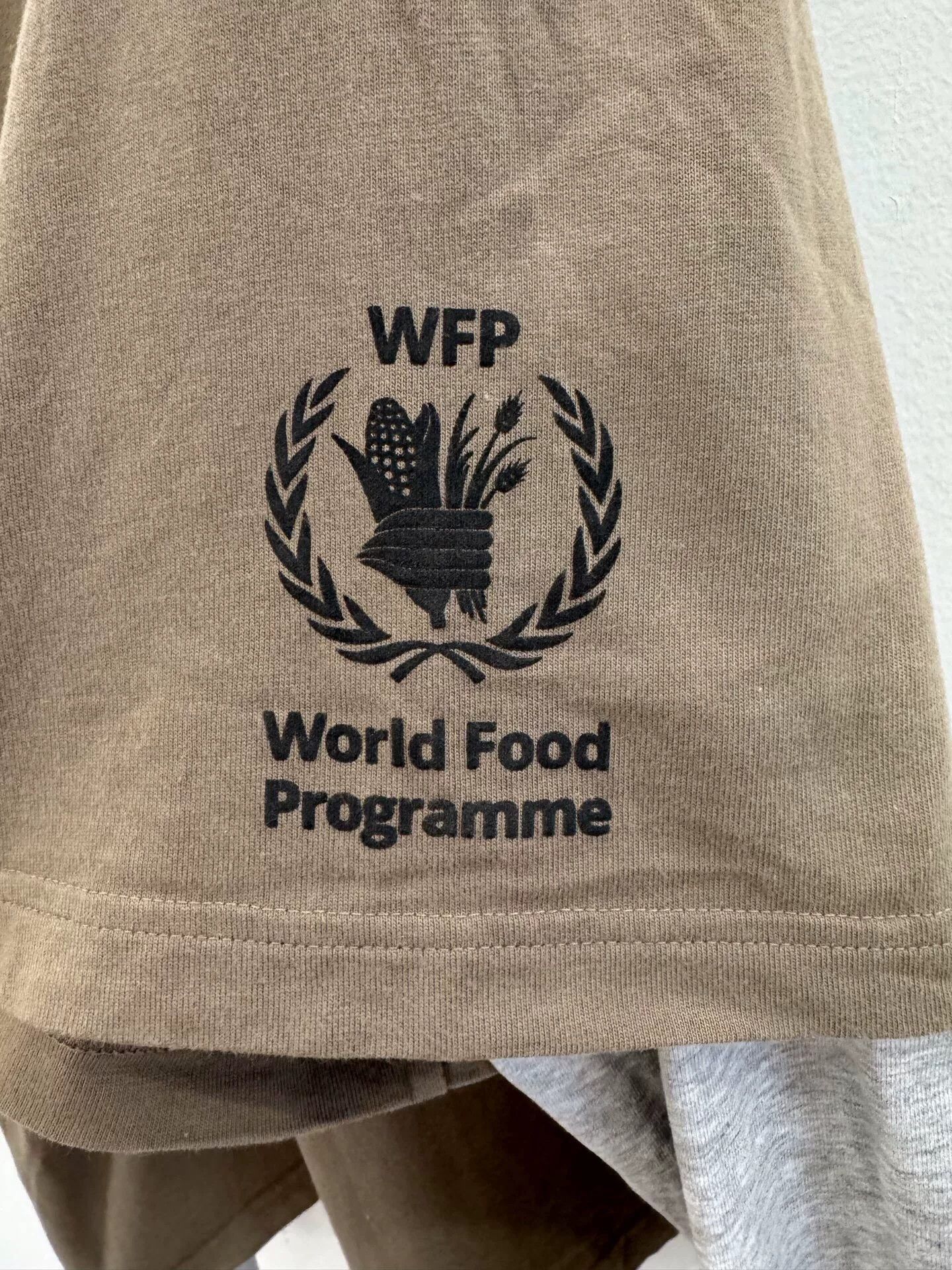 Balenciaga Balenciaga x WFP Logo Gray Mock Tee Size US L / EU 52-54 / 3 - 5 Thumbnail