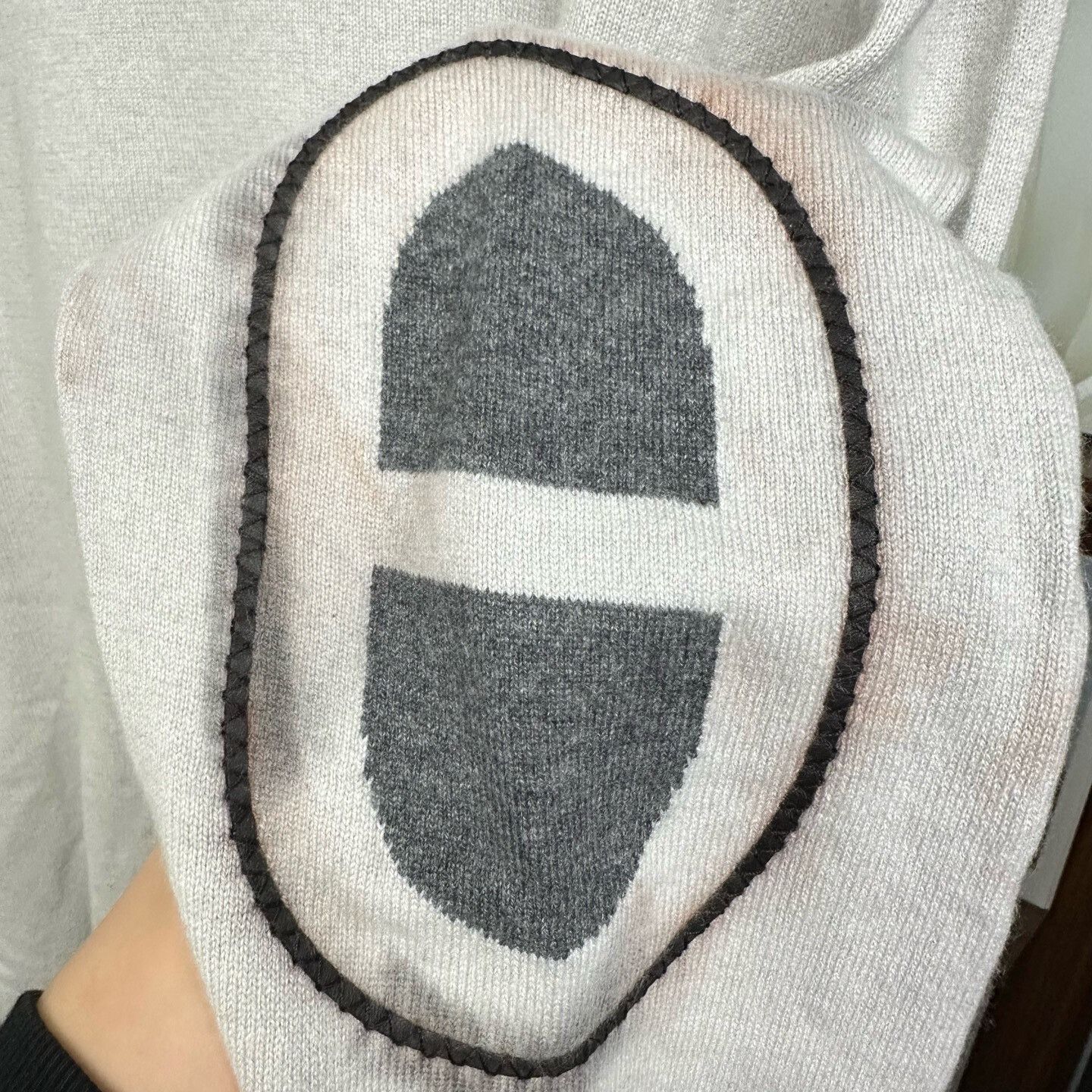 Hermes Hermes Classic H Cuff Cashmere Knit Sweater Size US XL / EU 56 / 4 - 3 Thumbnail