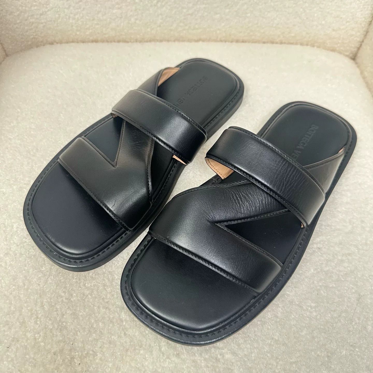 Bottega Veneta Bottega Veneta Men's Leather Slippers Size US 9 / EU 42 - 2 Thumbnail