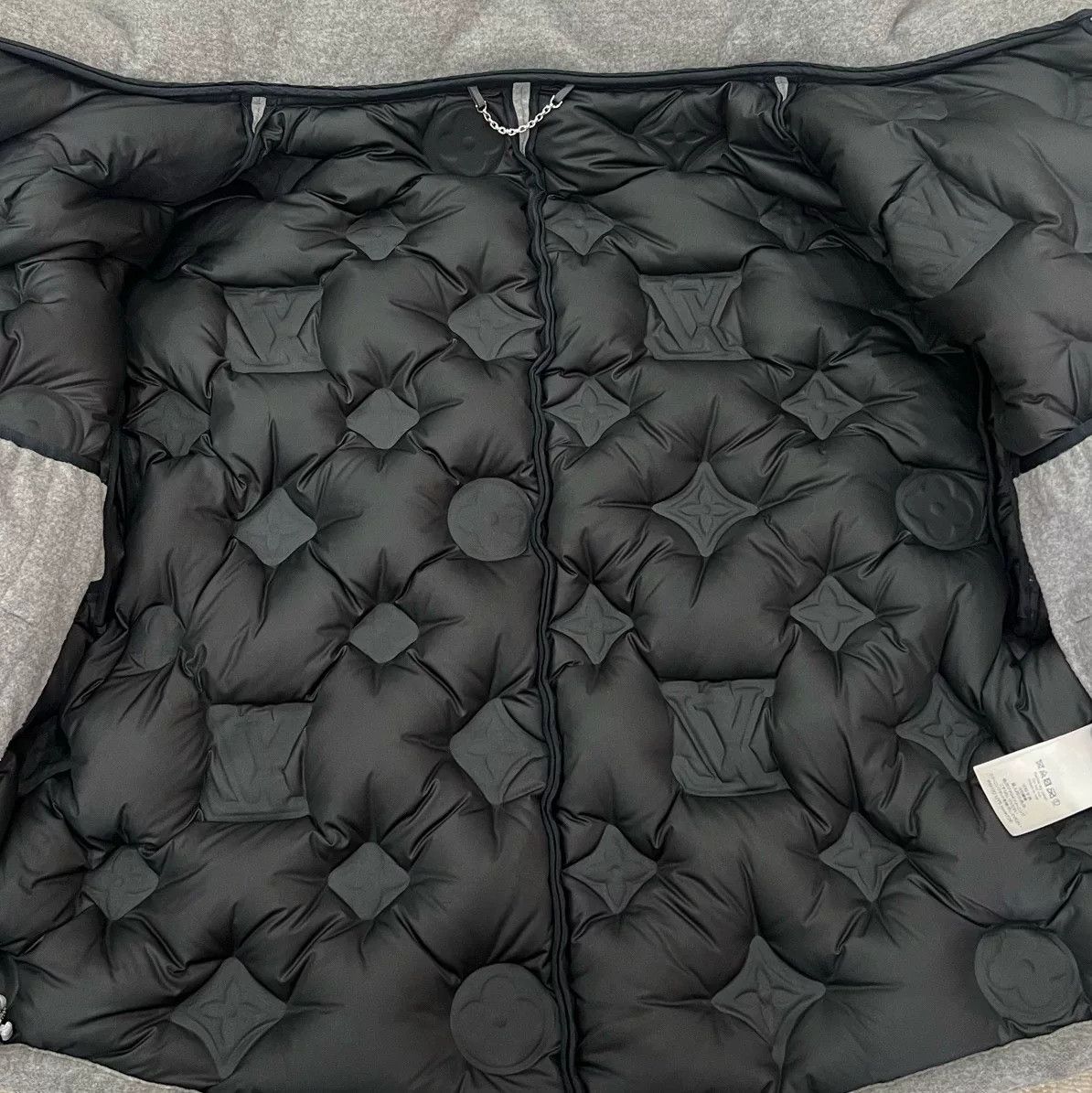 Louis Vuitton Louis Vuitton Gray Embossed All-Over Down Jacket Size US M / EU 48-50 / 2 - 7 Thumbnail