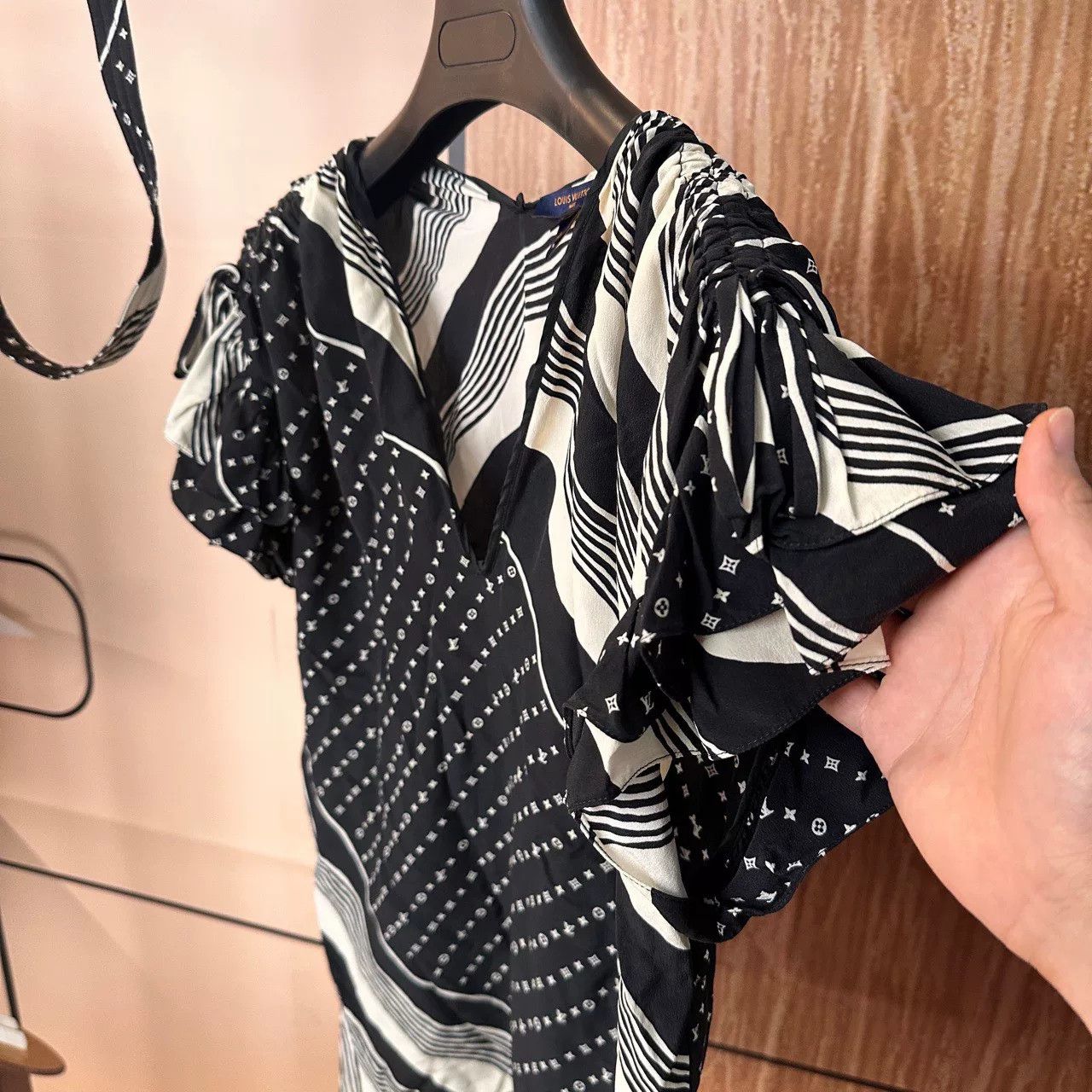 Louis Vuitton Louis Vuitton New Monogram Waist-Cinched Ruffle Top Size XS / US 0-2 / IT 36-38 - 4 Thumbnail