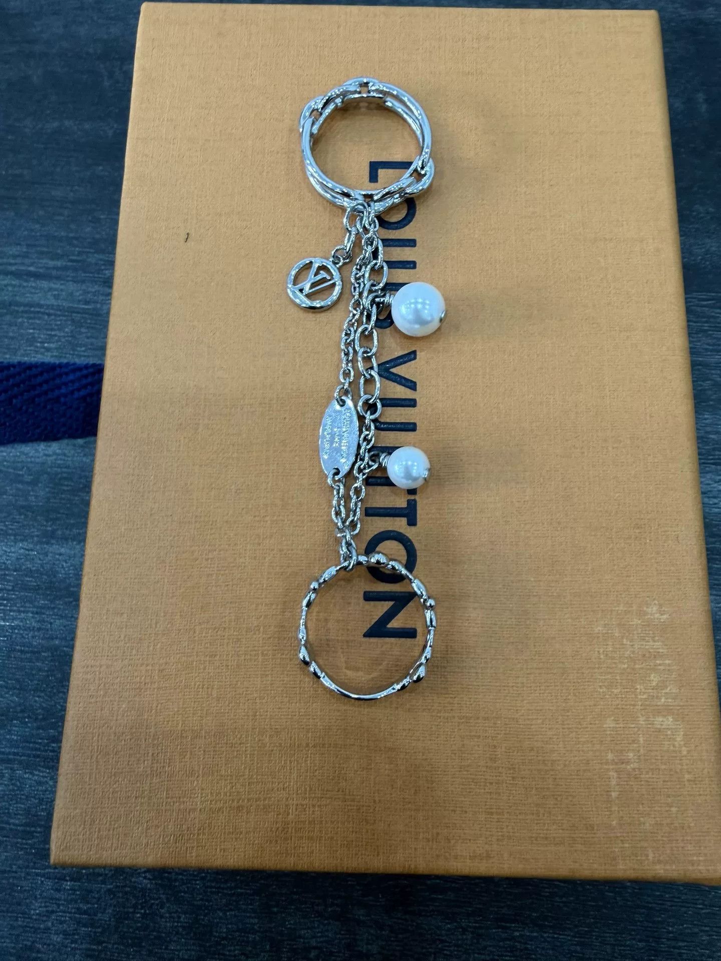 Louis Vuitton LV Pearl Chain Ring Size ONE SIZE - 4 Thumbnail