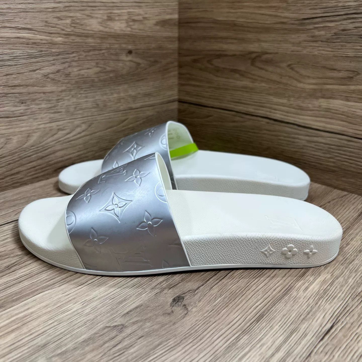 Louis Vuitton Louis Vuitton Silver Embossed Slippers Size US 8 / EU 41 - 3 Thumbnail