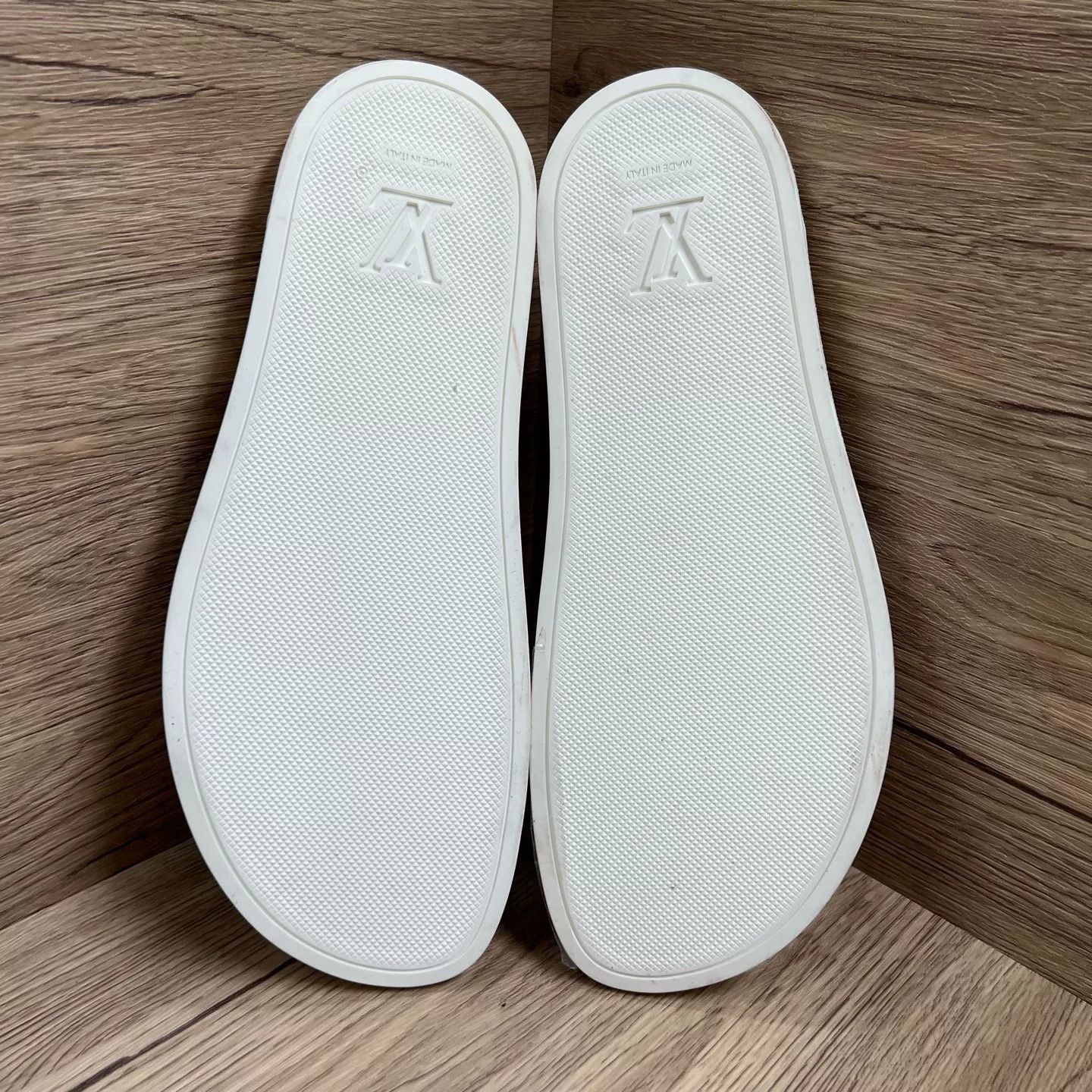 Louis Vuitton Louis Vuitton Silver Embossed Slippers Size US 8 / EU 41 - 5 Thumbnail
