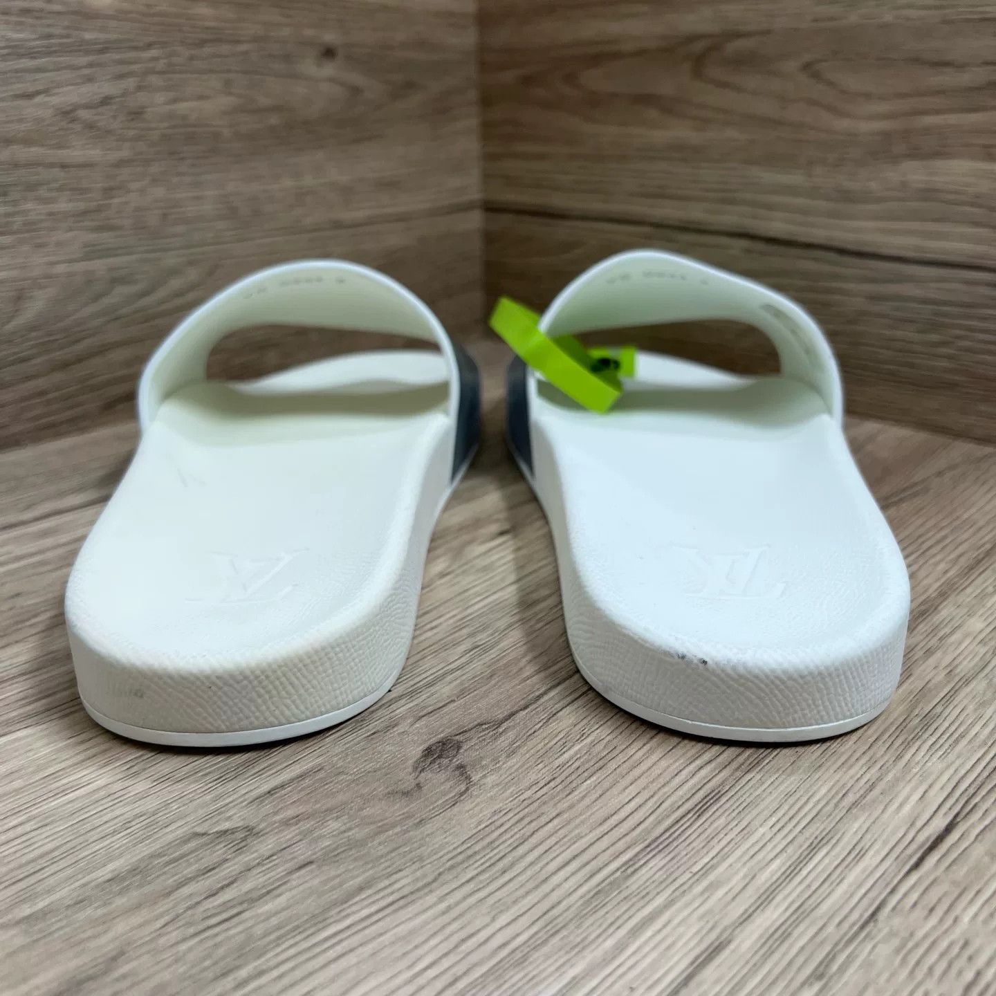 Louis Vuitton Louis Vuitton Silver Embossed Slippers Size US 8 / EU 41 - 4 Thumbnail