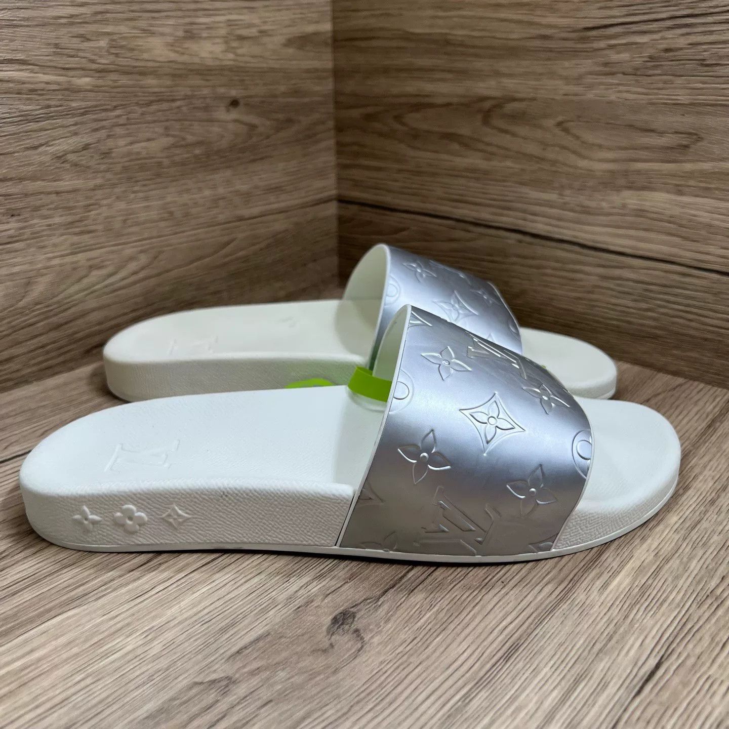 Louis Vuitton Louis Vuitton Silver Embossed Slippers Size US 8 / EU 41 - 2 Thumbnail
