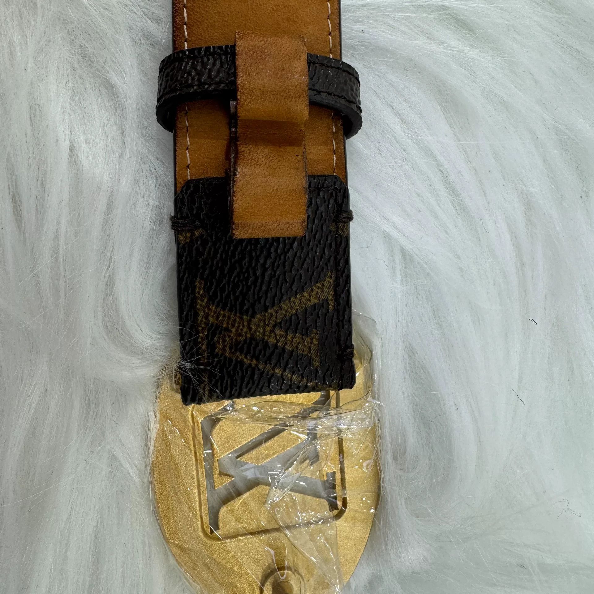 Louis Vuitton Louis Vuitton Monogram Gold Buckle Belt Size ONE SIZE - 4 Thumbnail