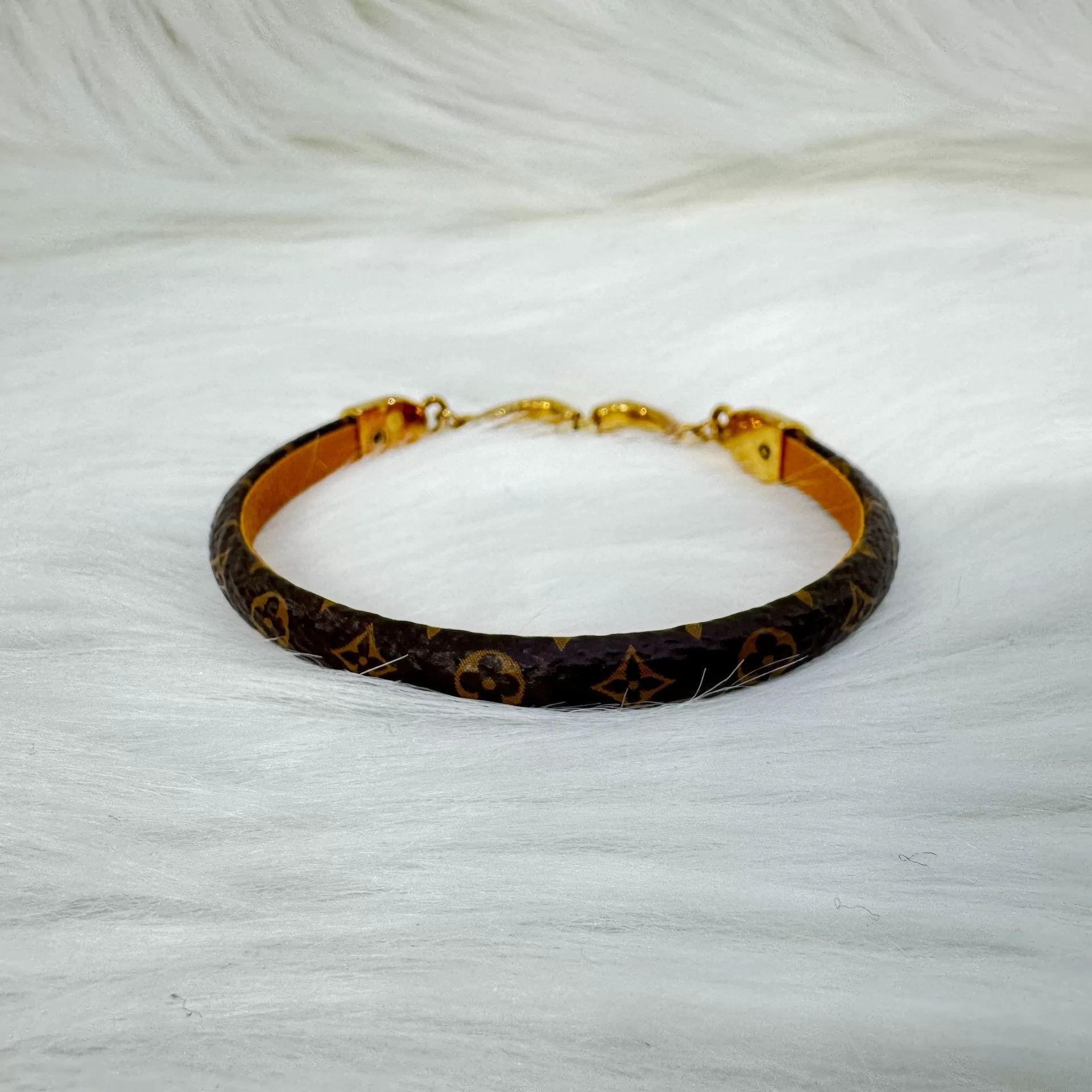 Louis Vuitton LV Say Yes Leather Bracelet Gold Heart Size ONE SIZE - 4 Thumbnail