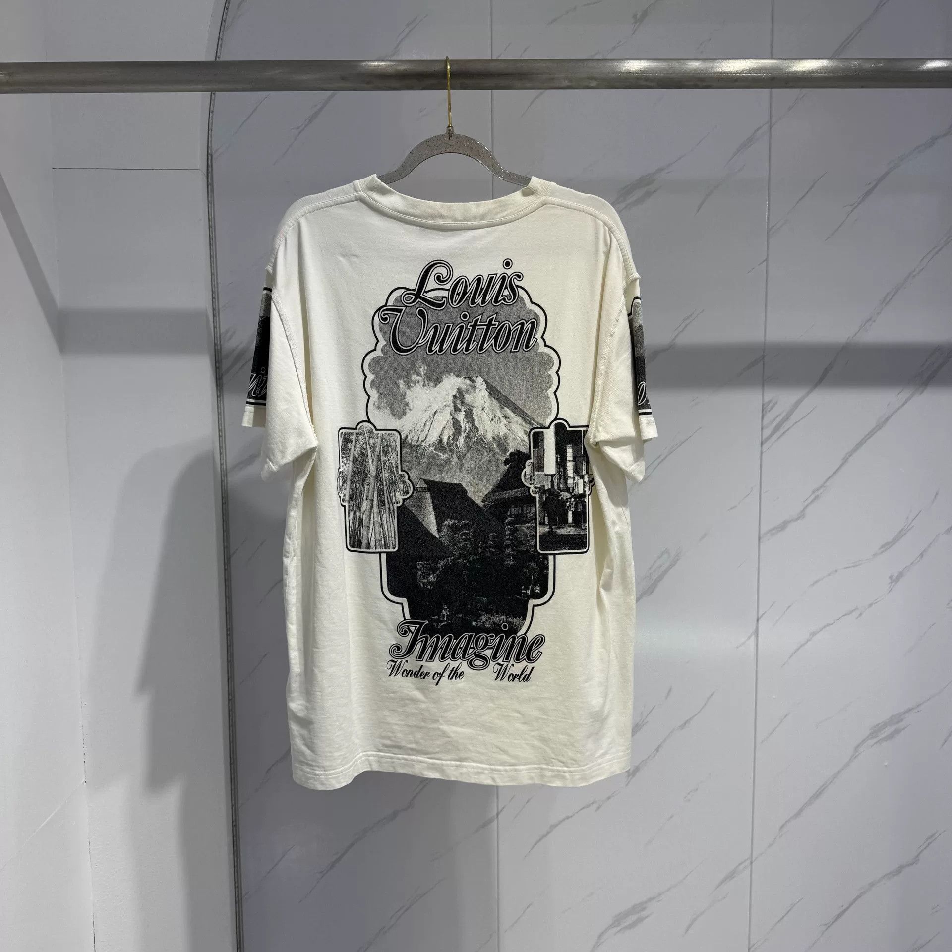 Louis Vuitton Louis Vuitton Holy Mountain Print T-Shirt Size US S / EU 44-46 / 1 - 2 Thumbnail
