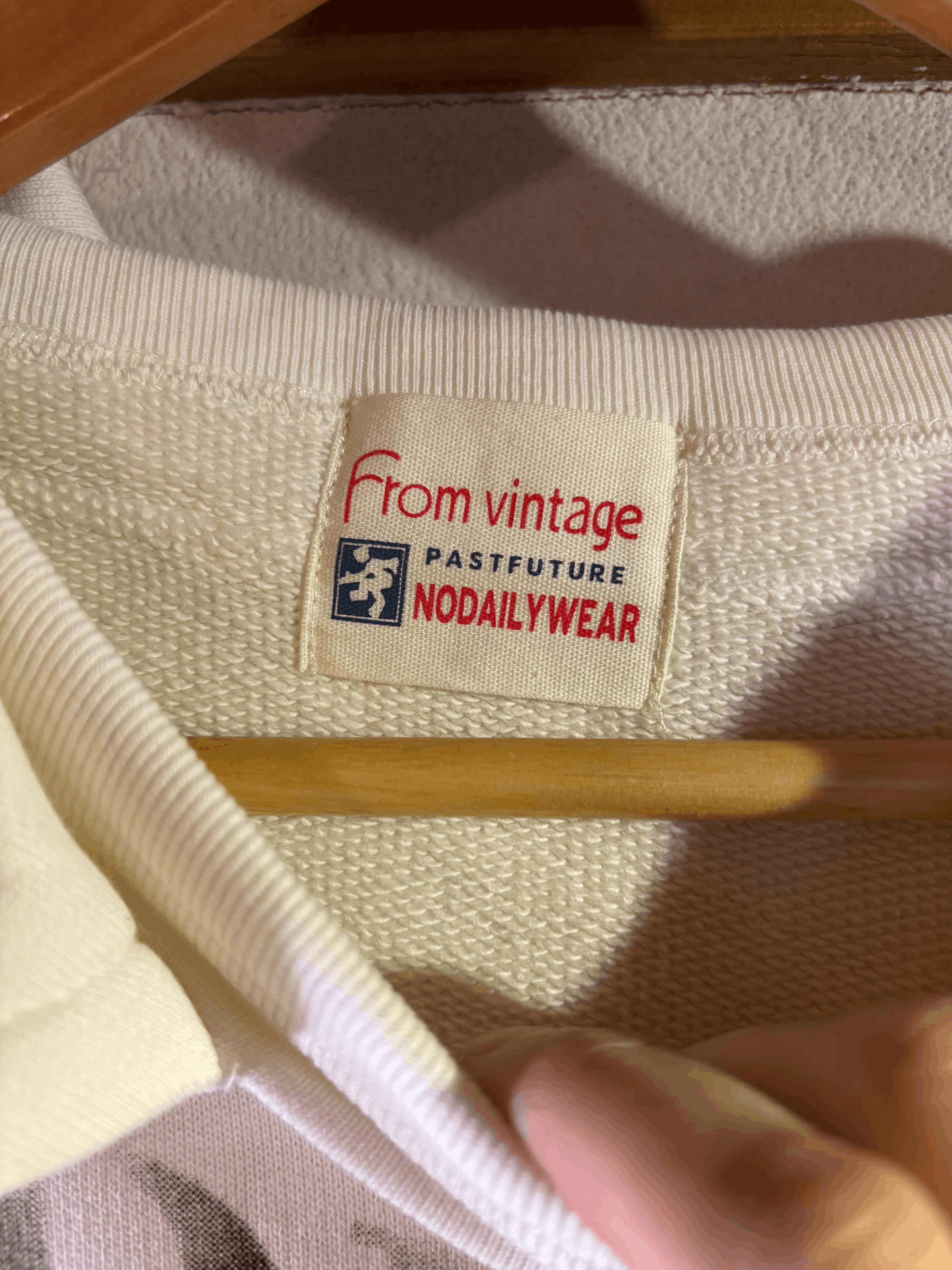Vintage Vintage Off-White Retro Sweatshirt Size US L / EU 52-54 / 3 - 3 Thumbnail