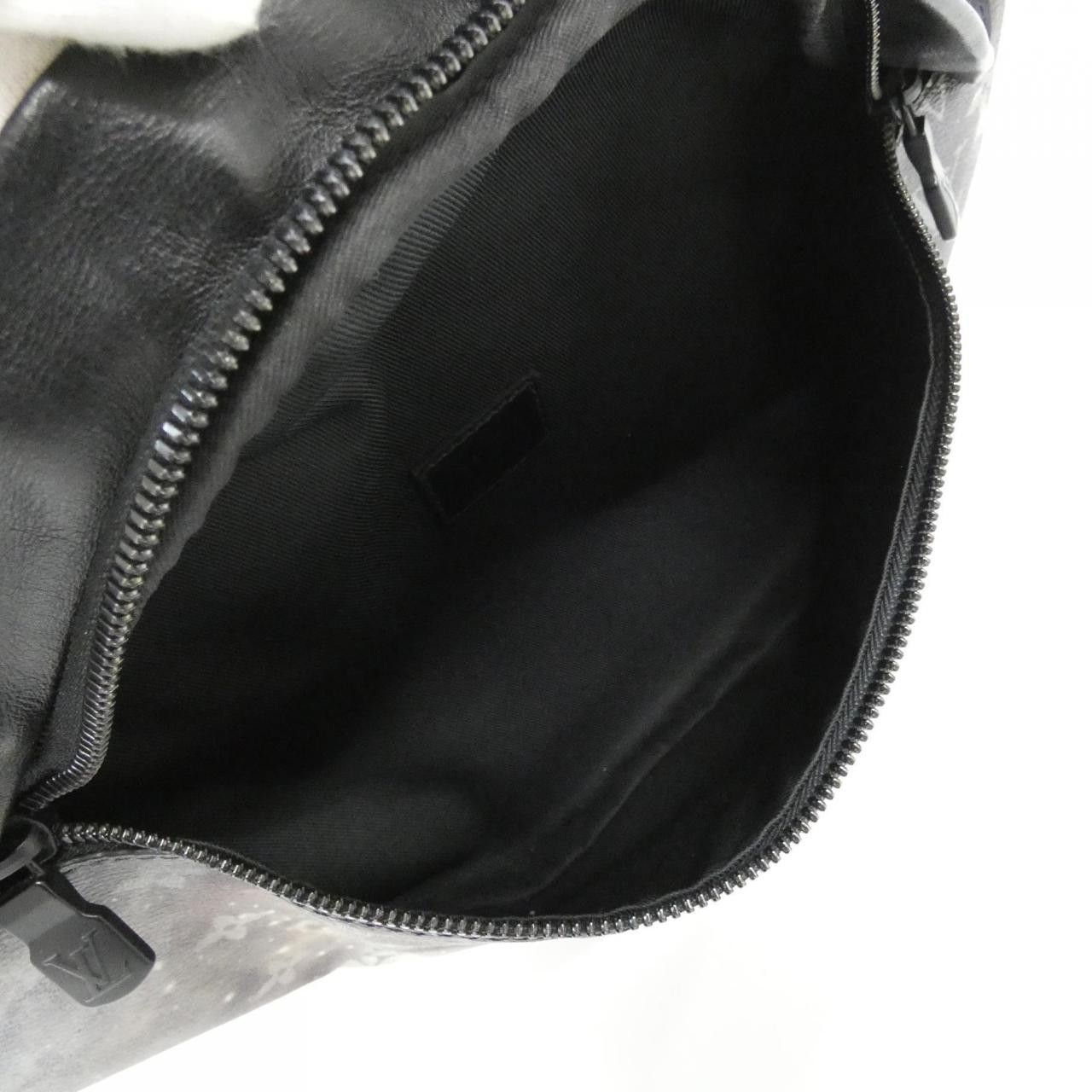 Louis Vuitton Louis Vuitton Louis Vuitton Monogram Discovery Bum Bag Shoulder Bag Textile Belt Bag M44444 DUTY FREE for USA Size ONE SIZE - 8 Thumbnail