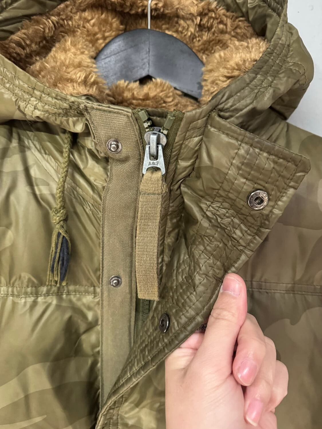 Abercrombie & Fitch Abercrombie Camouflage Down Jacket Size US M / EU 48-50 / 2 - 5 Thumbnail