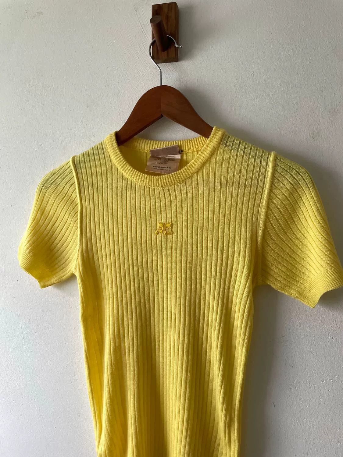 Courreges Courreges Vintage Yellow Knit Sweater Size XS / US 0-2 / IT 36-38 - 3 Thumbnail