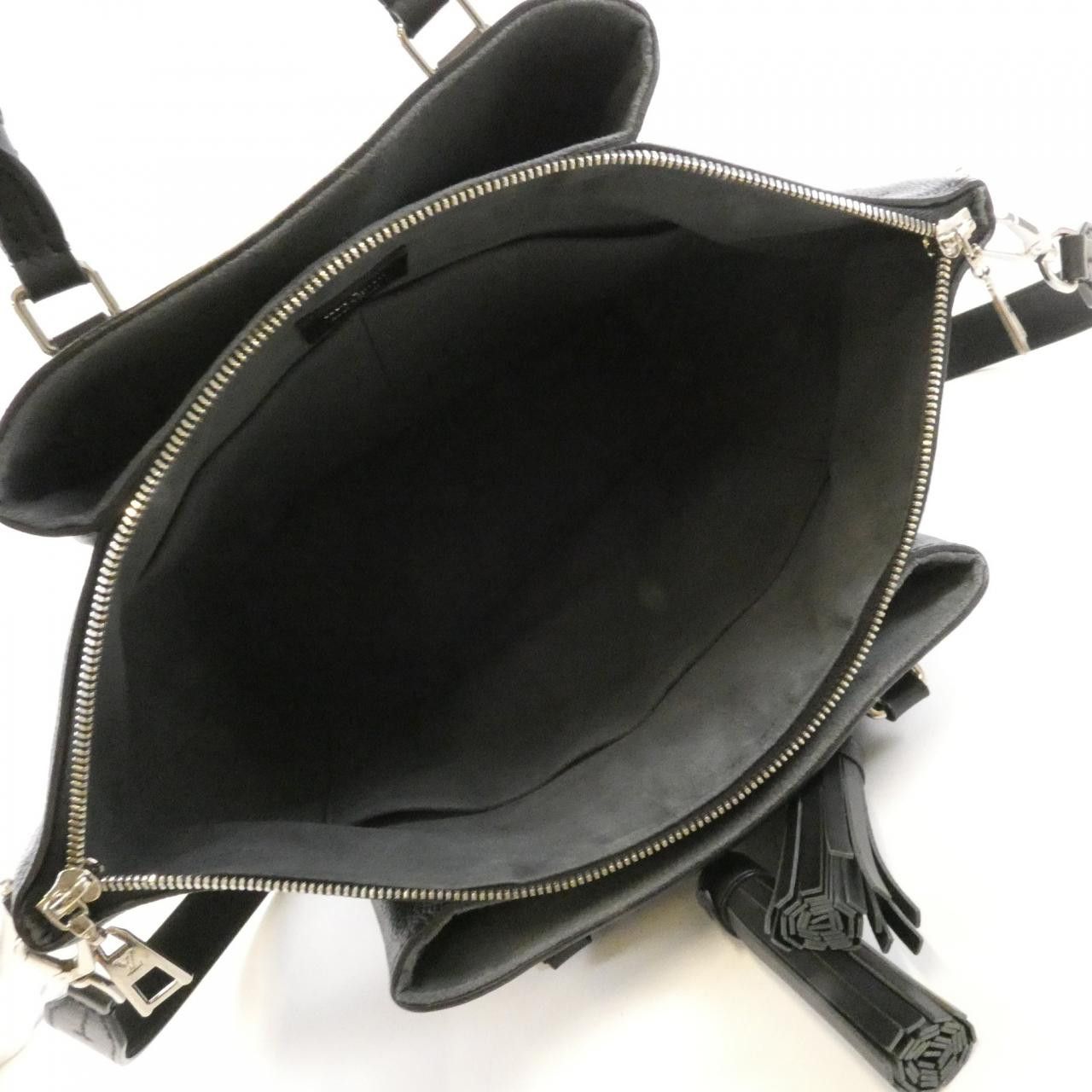 Louis Vuitton Louis Vuitton Louis Vuitton Mahina Oméa Calf Shoulder Bag Leather Shoulder Bag M55029 DUTY FREE for USA Size ONE SIZE - 8 Thumbnail