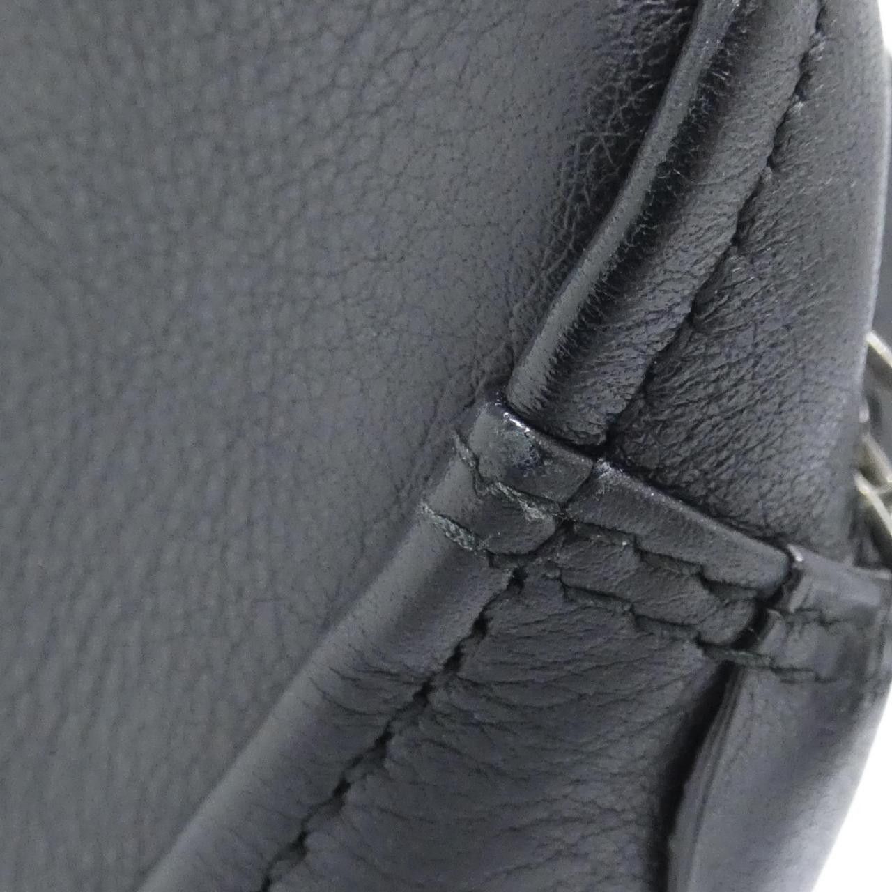 Balenciaga Balenciaga Balenciaga Triangle Duffle Calf Bag Leather Crossbody Bag 527272 C8K02 DUTY FREE for USA Size ONE SIZE - 5 Thumbnail
