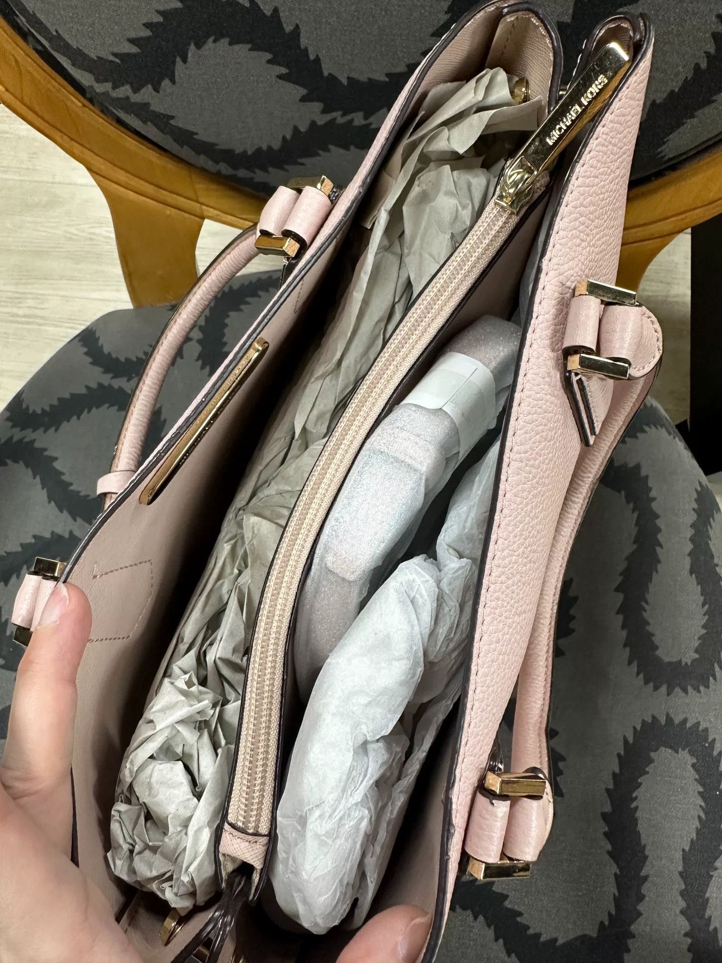 Michael Kors Authentic MK Handbag with Crossbody Strap Size ONE SIZE - 6 Thumbnail