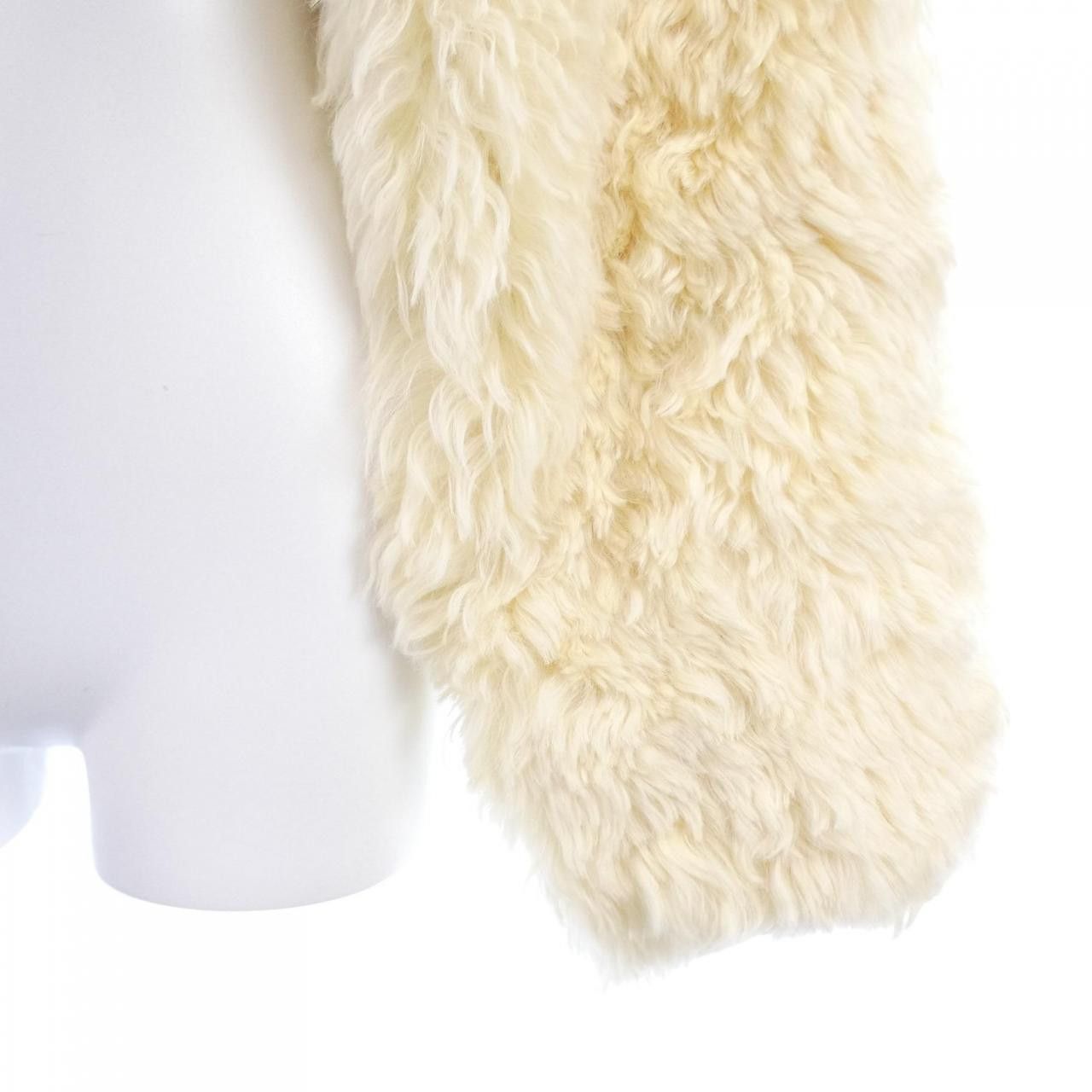Miu Miu Miu Miu Miu Miu Shearling Jacket Fur Outerwear MPY041 S231 11Z5 DUTY FREE for USA Size ONE SIZE - 6 Thumbnail