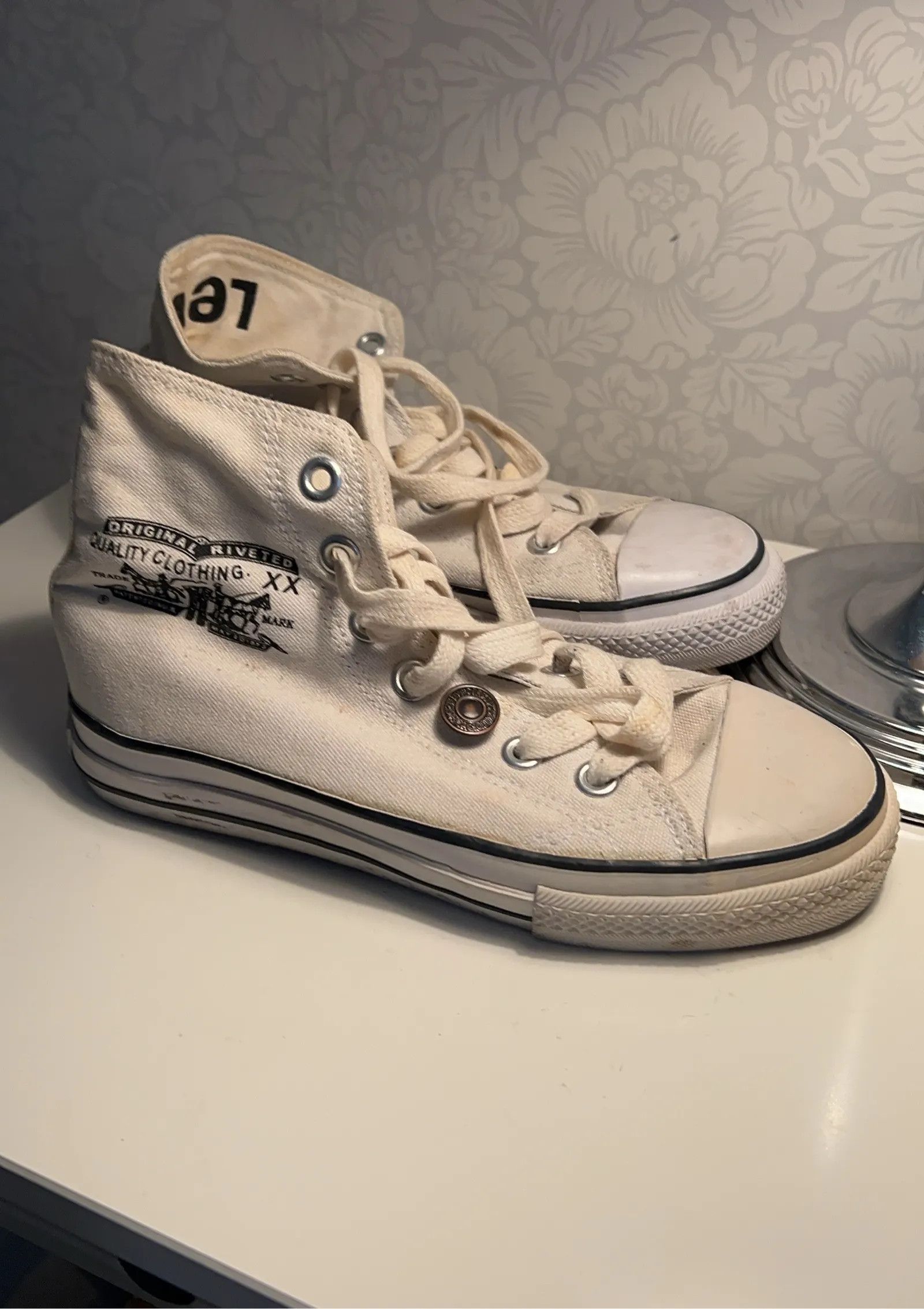 Levi's Levi's Sneakers Size US 6 / IT 36 - 2 Thumbnail