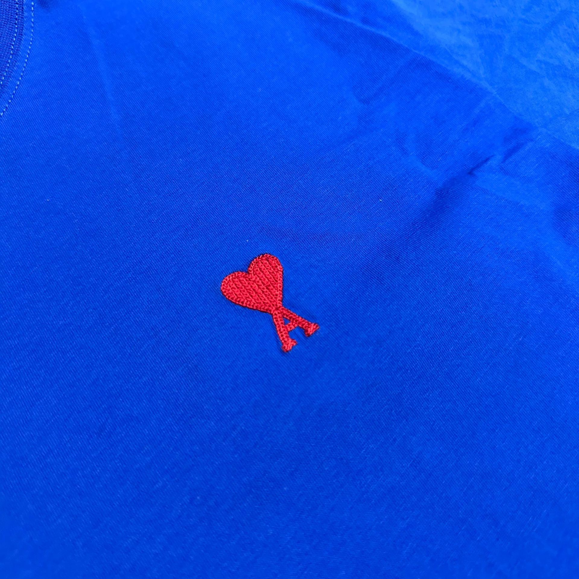 AMI AMI PARIS Klein Blue Heart Embroidered Tee Size US XL / EU 56 / 4 - 2 Thumbnail