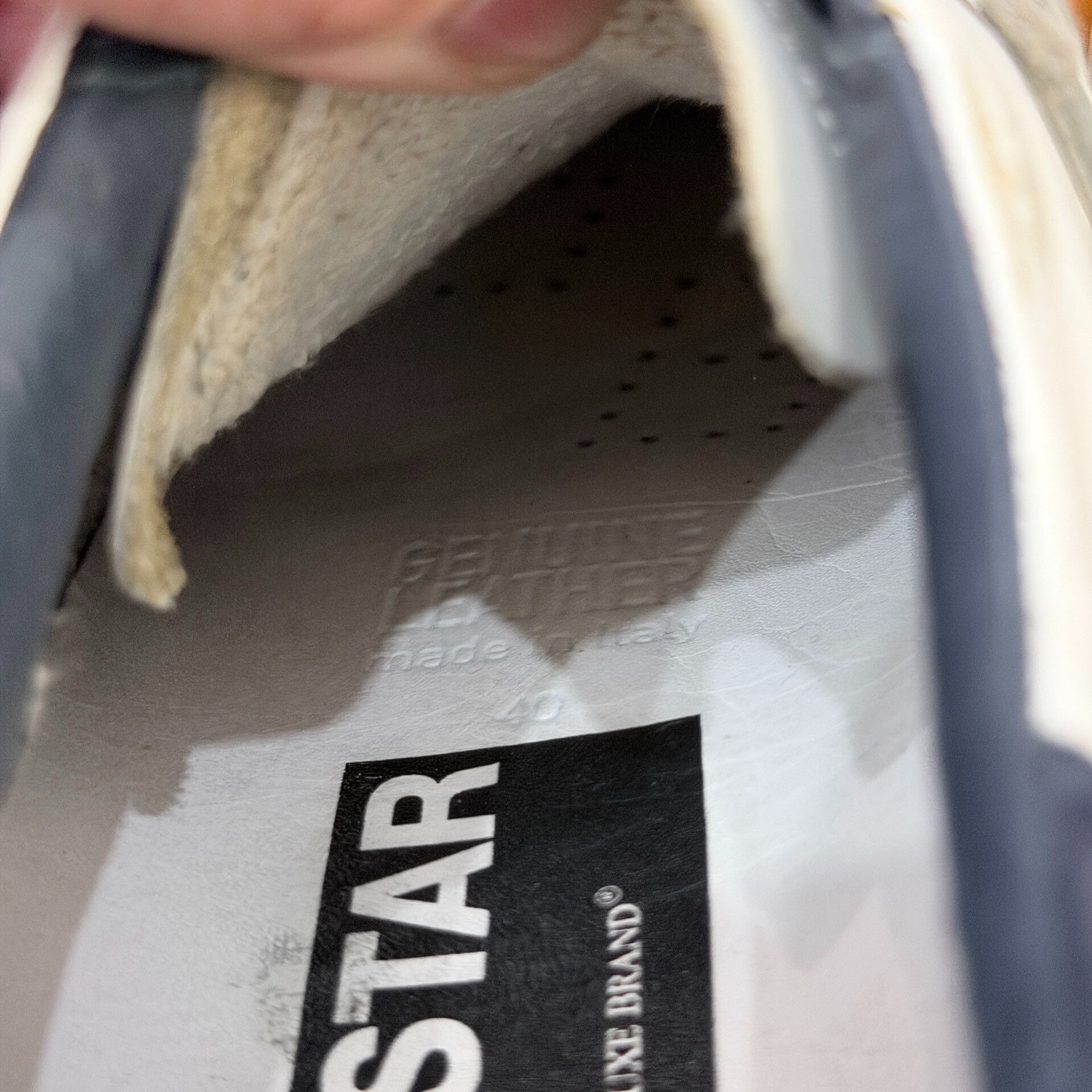 Golden Goose Golden Goose Superstar Distressed Sneakers Size US 7 / EU 40 - 2 Thumbnail