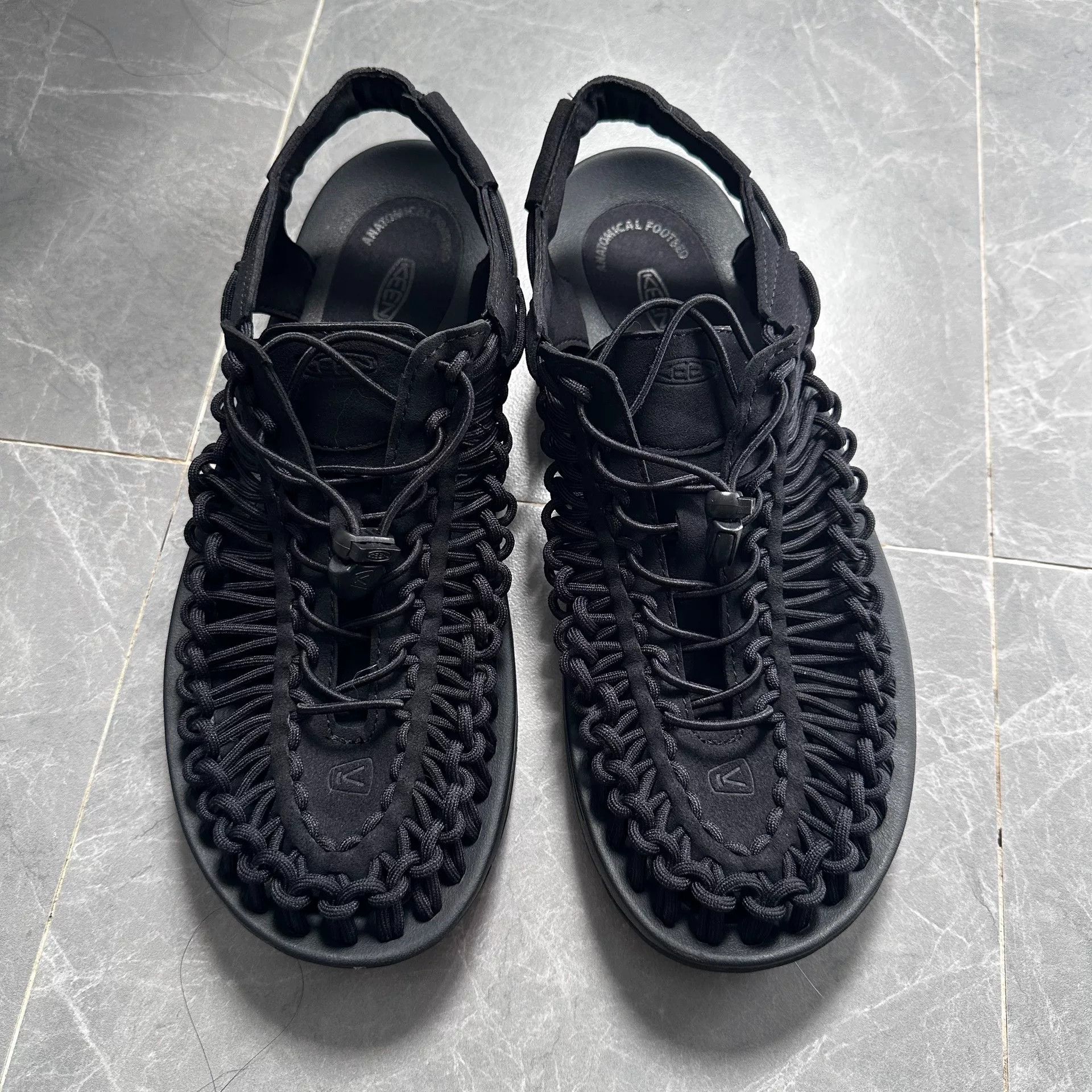 KEEN KEEN UNEEK Black Water Sandal Size US 10 / EU 43 - 2 Thumbnail
