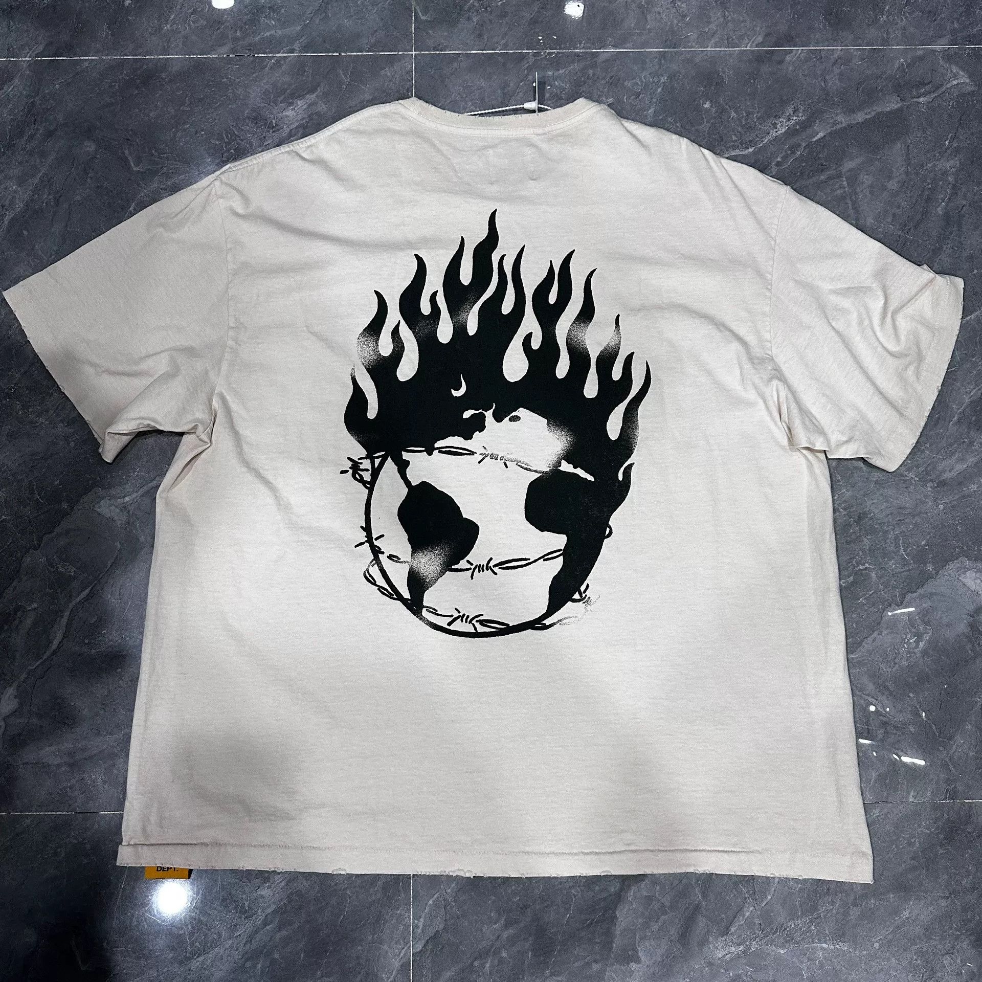 Gallery Dept. Gallery Dept Virus Skull Distressed Short Sleeve Size US XXL / EU 58 / 5 - 2 Thumbnail