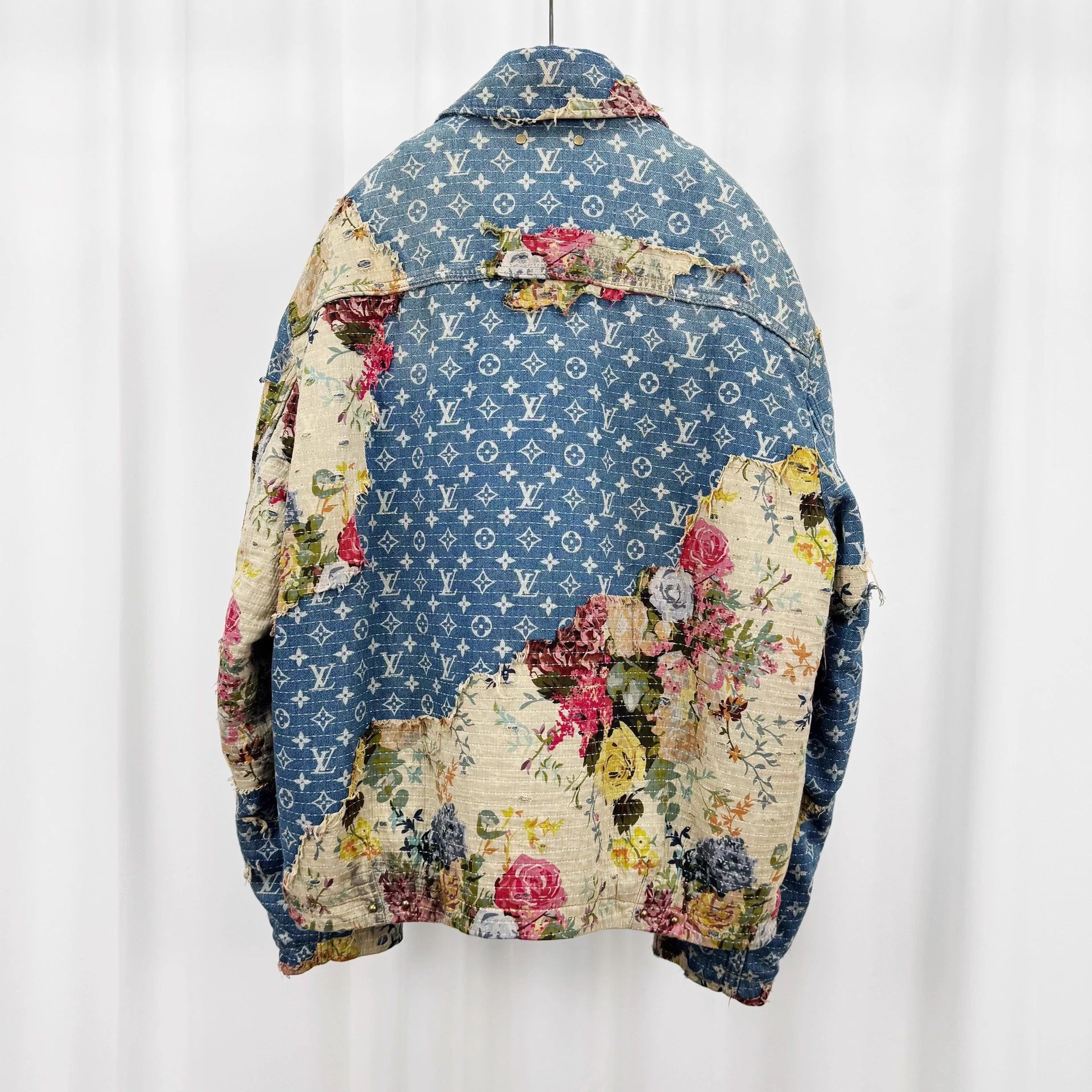 Louis Vuitton Blue Denim Jacket with Floral Patchwork Size US M / EU 48-50 / 2 - 2 Thumbnail