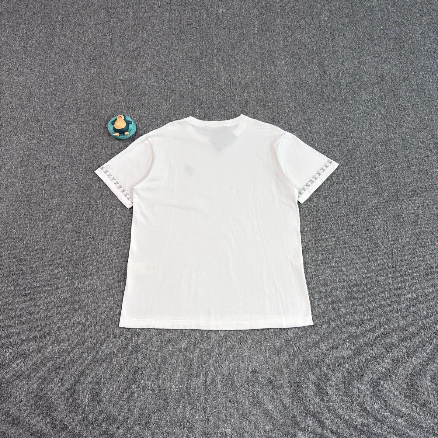 Louis Vuitton White Short-Sleeve T-Shirt with Printed Sleeves Size US L / EU 52-54 / 3 - 2 Thumbnail