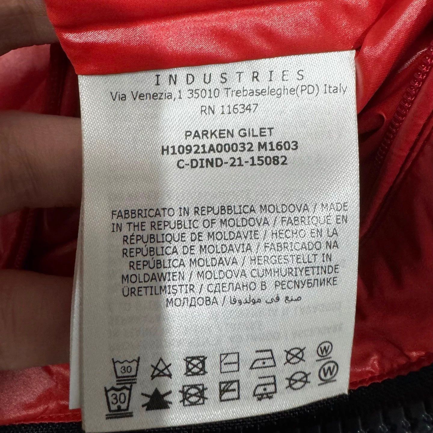 Moncler Blue Puffer Vest with Red Lining - Size L Size US L / EU 52-54 / 3 - 4 Thumbnail