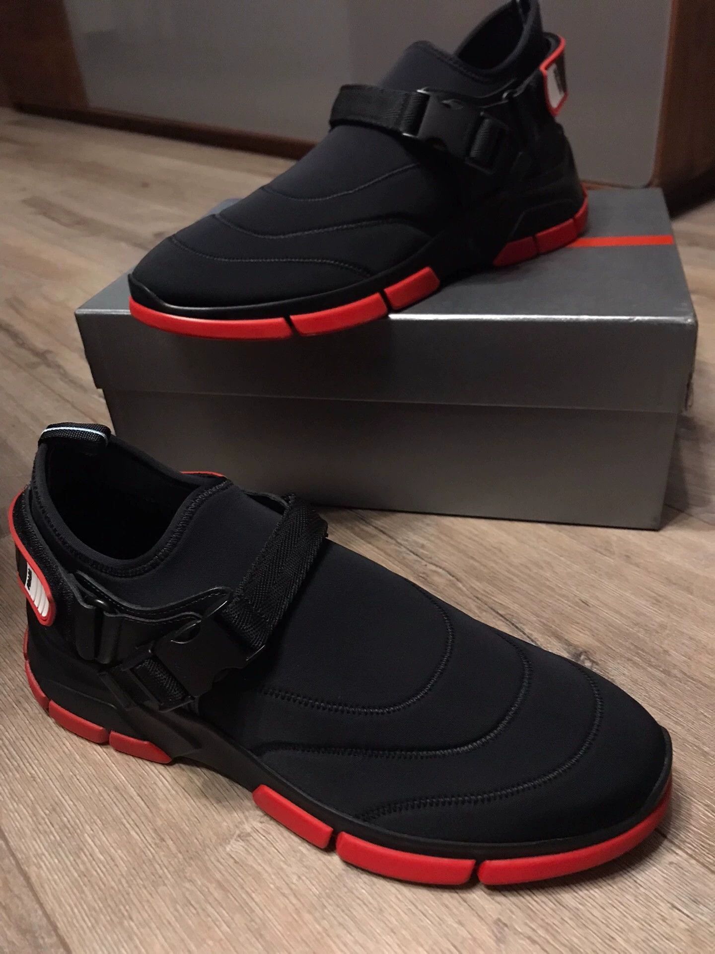 Prada Black Low-Top Sneakers with Red Accents Size 9 Size US 9 / EU 42 - 5 Thumbnail
