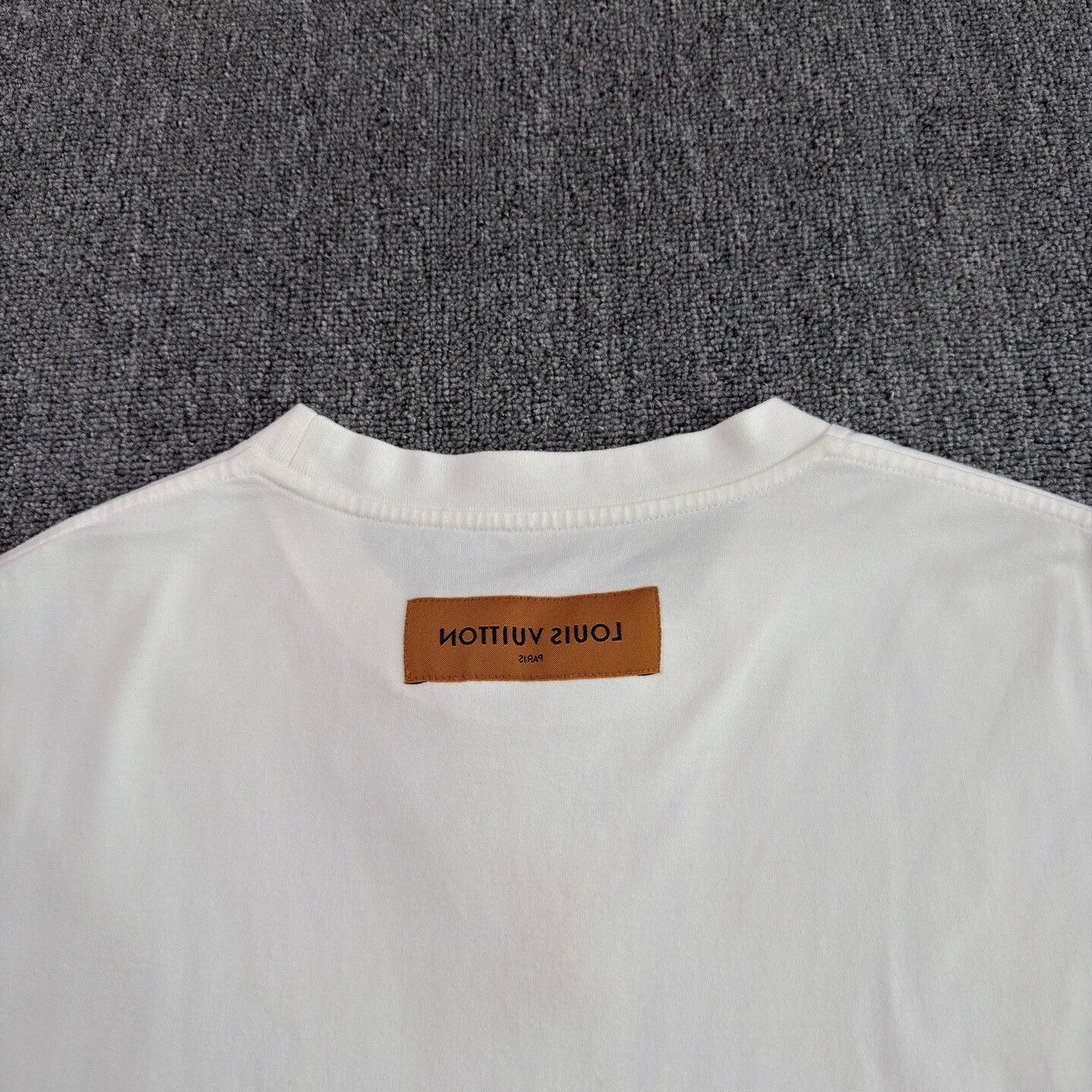 Louis Vuitton White Short-Sleeve Crew Neck Shirt Size US M / EU 48-50 / 2 - 8 Thumbnail