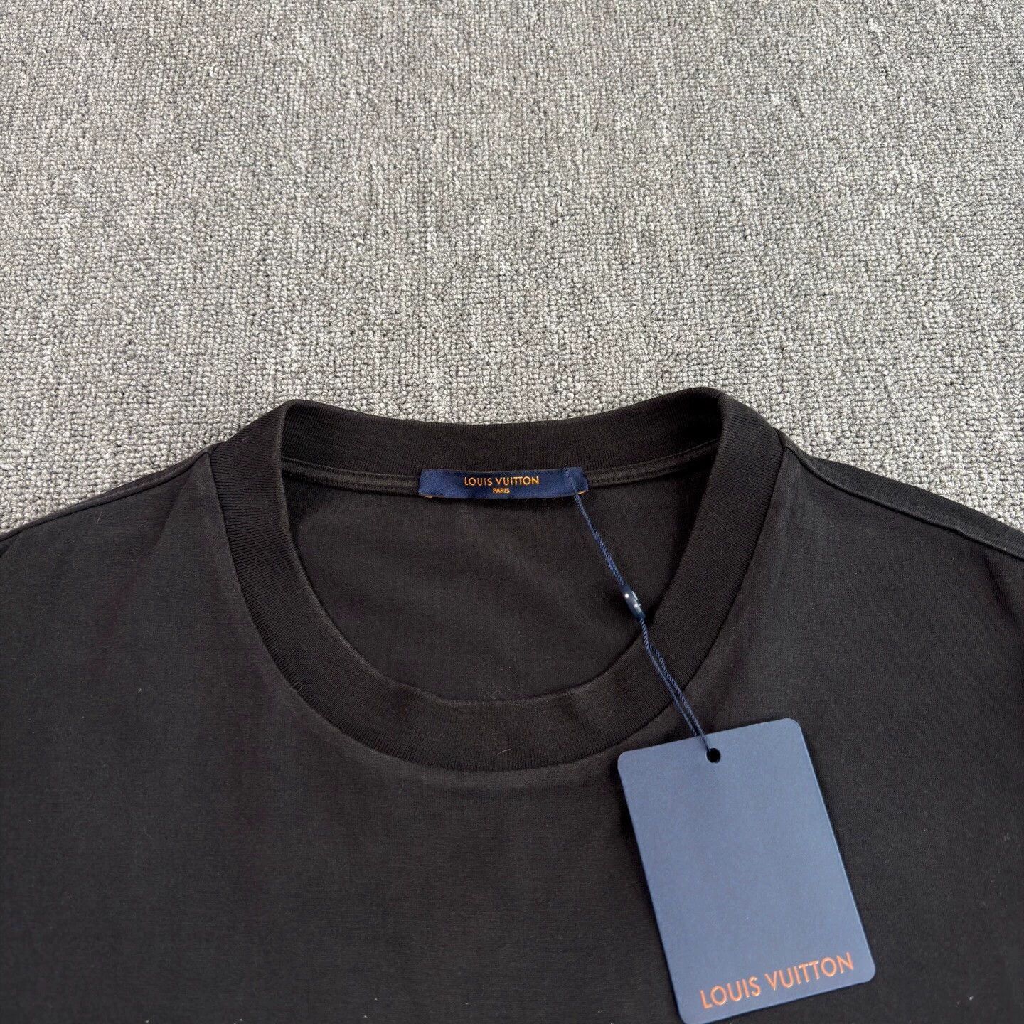 Louis Vuitton Black Gradient Logo Print Short Sleeve T-Shirt Size US XL / EU 56 / 4 - 3 Thumbnail