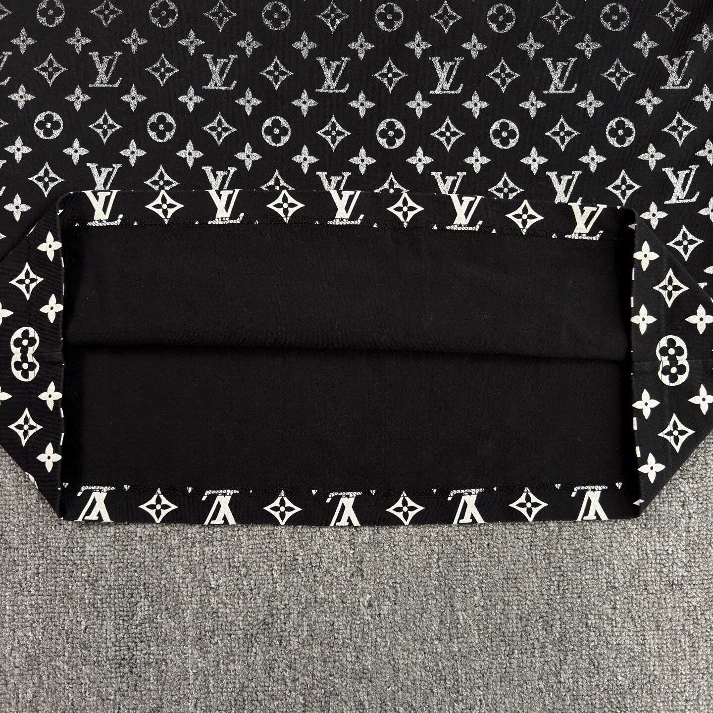Louis Vuitton Black Gradient Logo Print Short Sleeve T-Shirt Size US XL / EU 56 / 4 - 8 Thumbnail