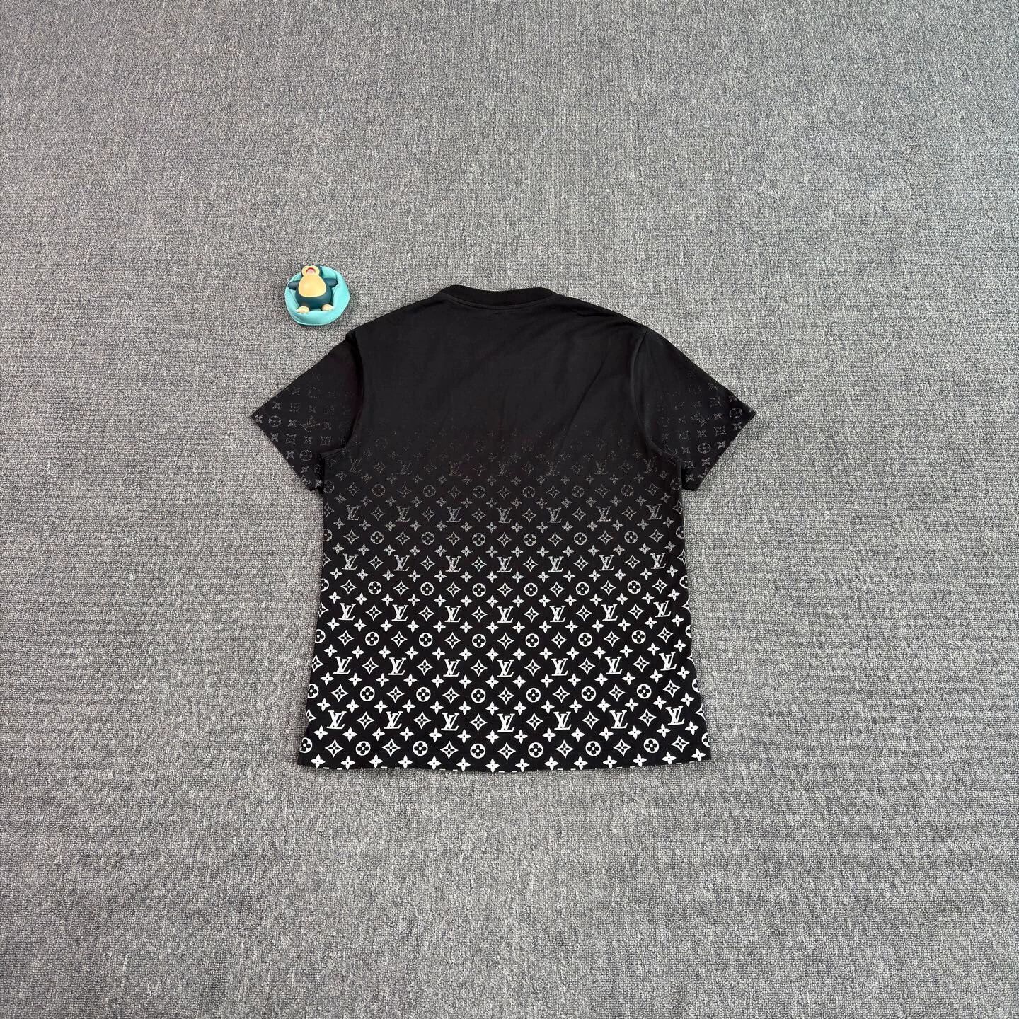 Louis Vuitton Black Gradient Logo Print Short Sleeve T-Shirt Size US XL / EU 56 / 4 - 2 Thumbnail