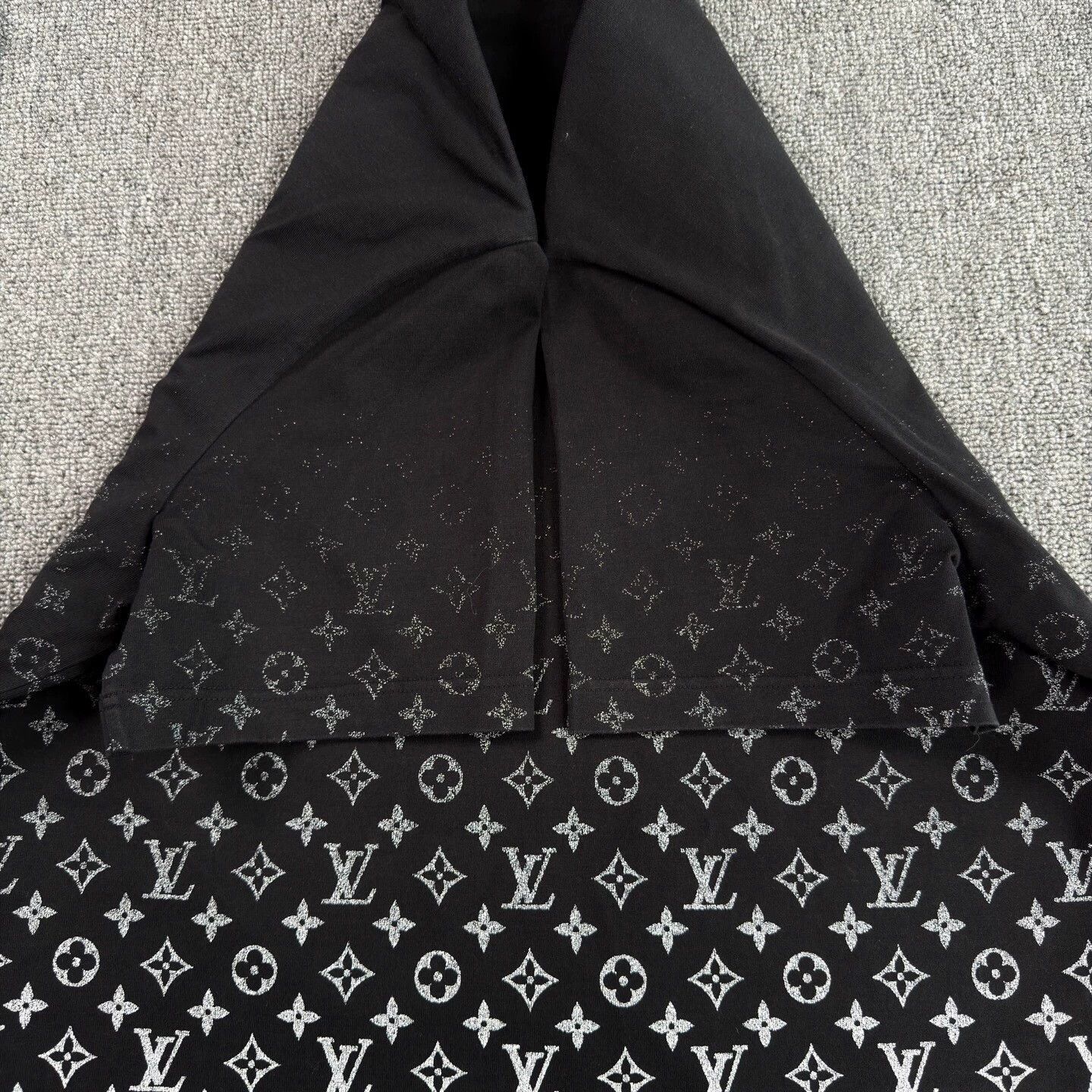 Louis Vuitton Black Gradient Logo Print Short Sleeve T-Shirt Size US XL / EU 56 / 4 - 7 Thumbnail