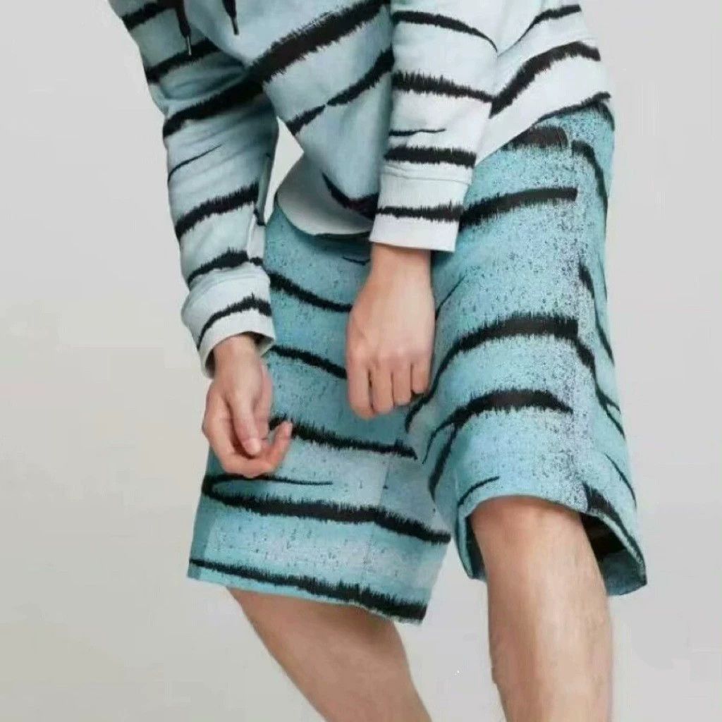 Valentino Blue Striped Casual Shorts Size US 34 / EU 50 - 8 Thumbnail