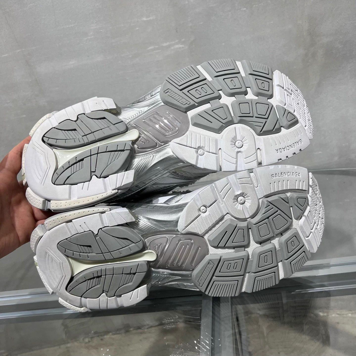 Balenciaga Silver Chunky Low-Top Sneakers Size 8 Size US 8 / EU 41 - 7 Thumbnail