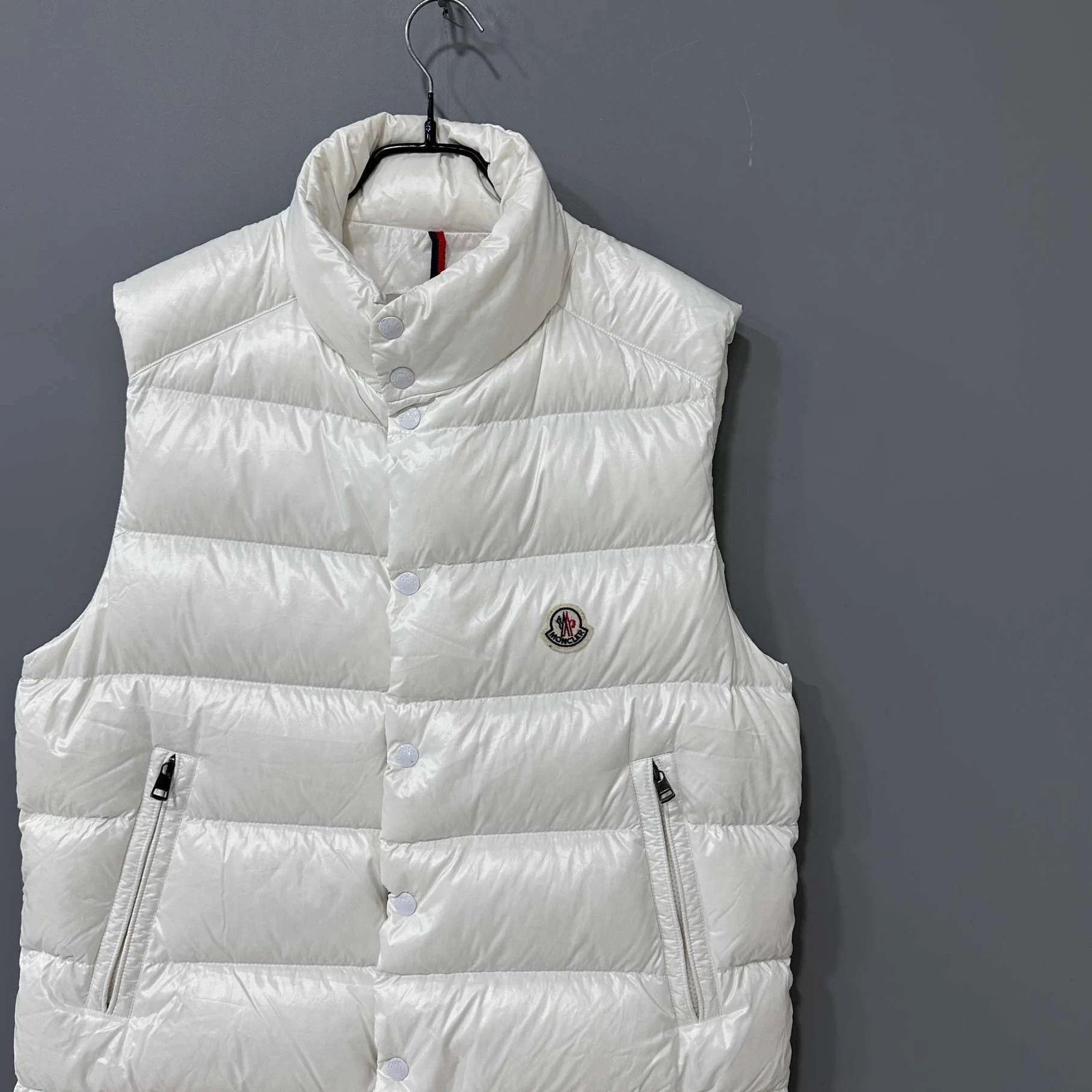 Moncler White Puffer Vest with Button Closure - Size M Size US M / EU 48-50 / 2 - 2 Thumbnail