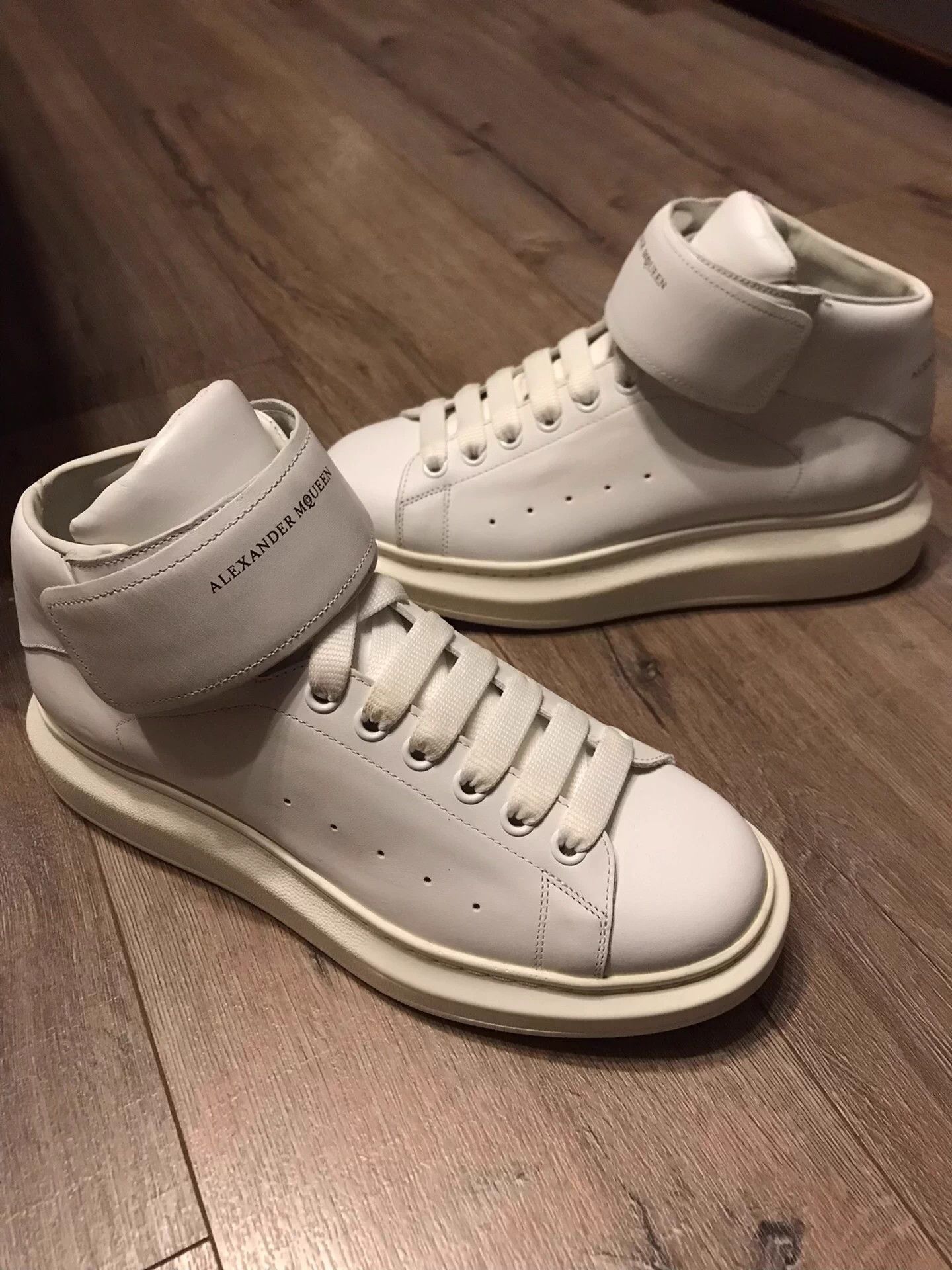Alexander McQueen White High-Top Sneakers Size 9 Size US 9 / EU 42 - 6 Thumbnail