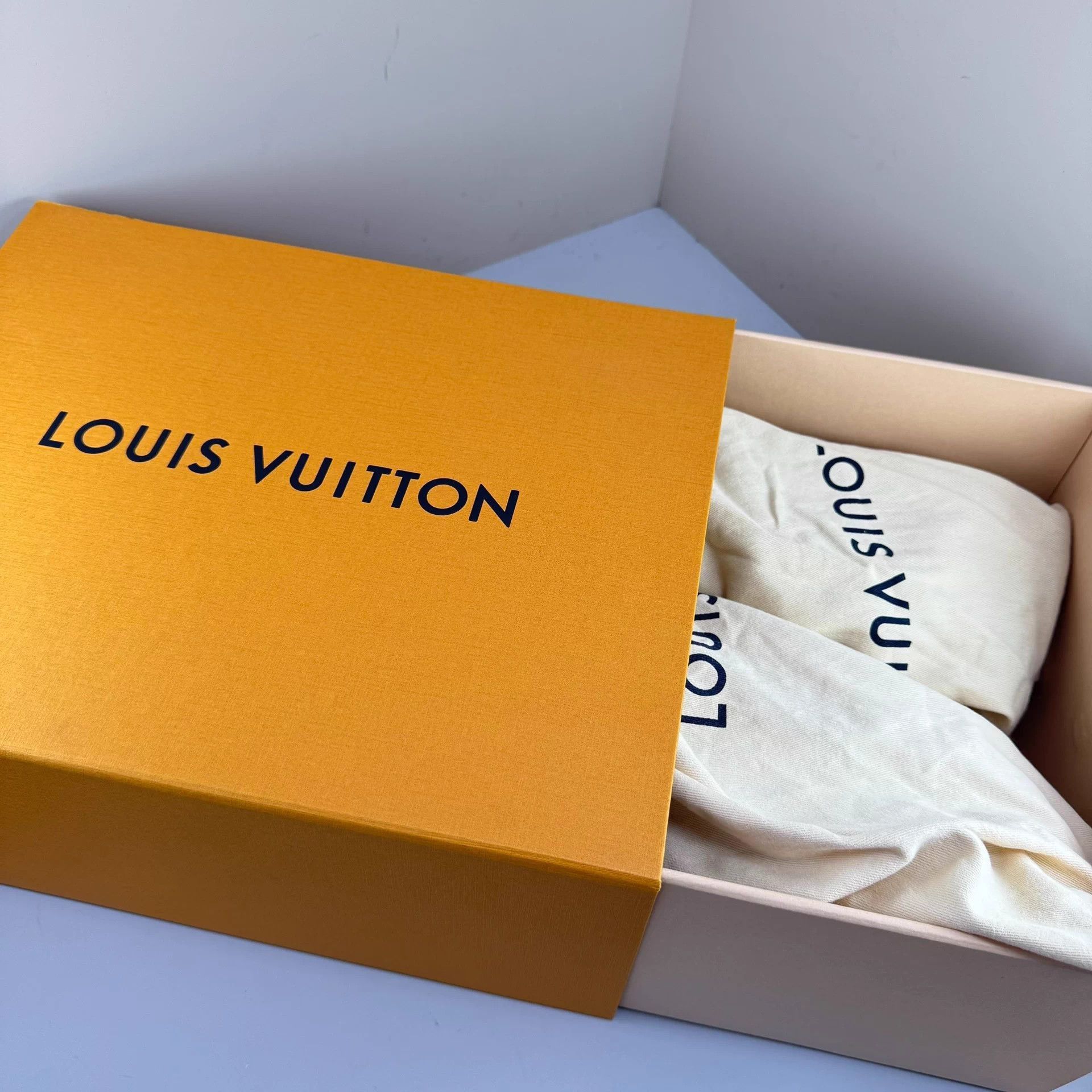 Louis Vuitton Green Low-Top Sneakers Size 10 Size US 10 / EU 43 - 7 Thumbnail